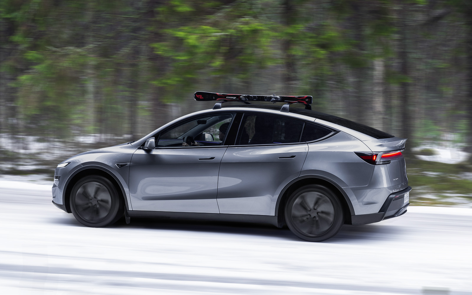 一充電走行距離（WLTCモード）はRWDが547km、ロングレンジAWDが635km