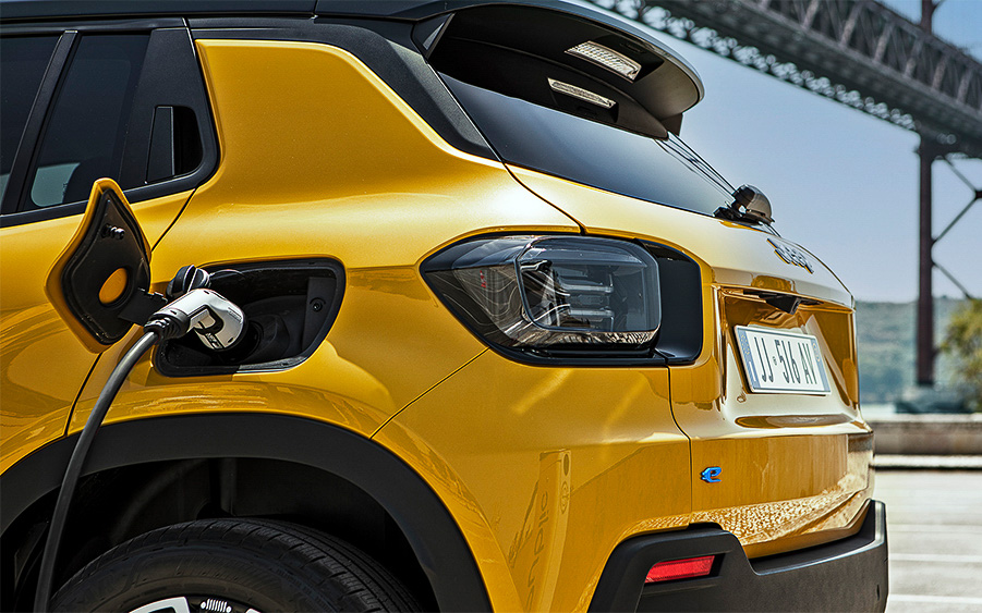 総電力量54.06kWhの駆動用バッテリを採用し、一充電走行距離（WLTCモード）は486km