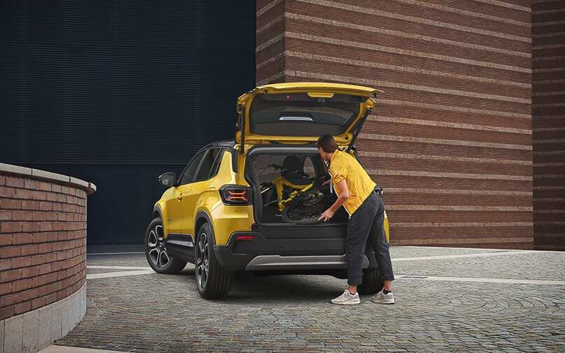 ラゲッジスペース容量は355L