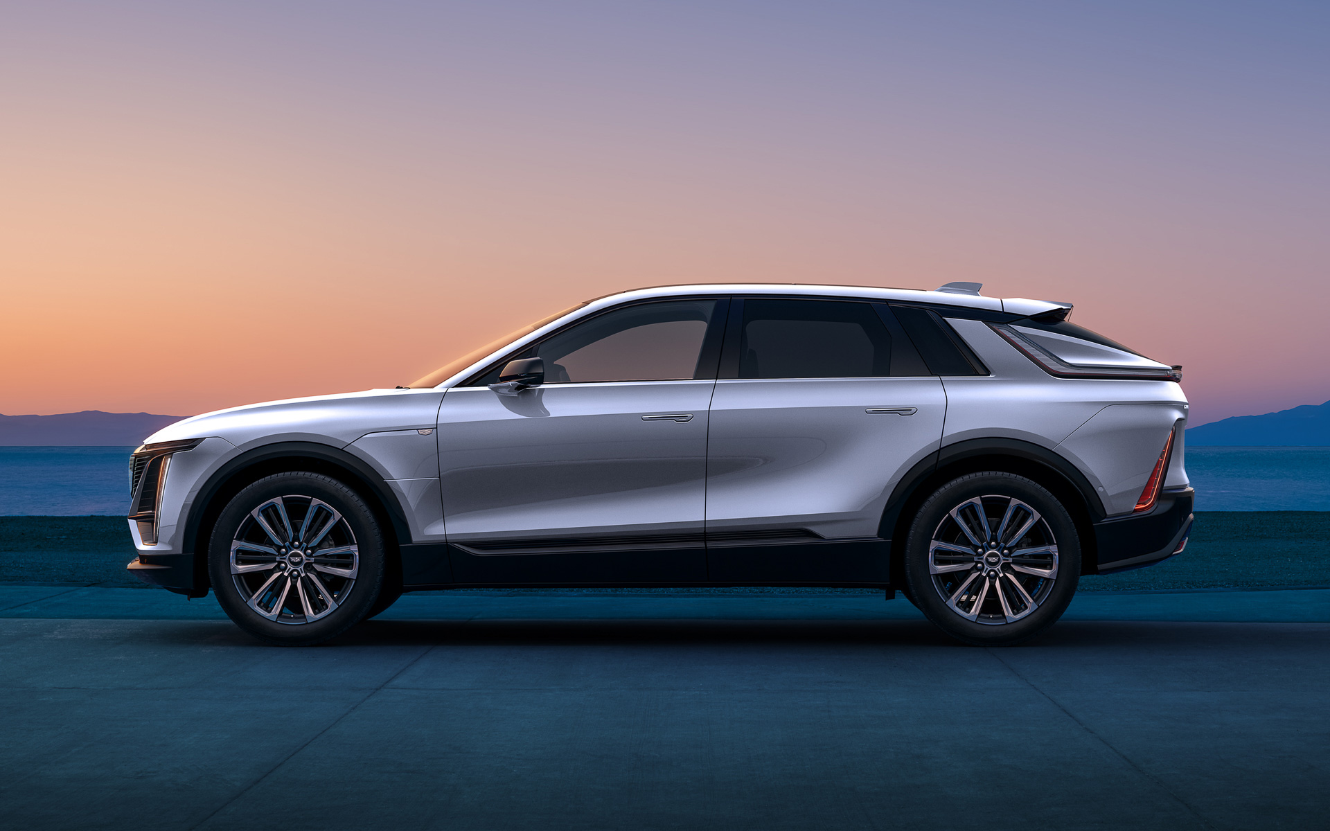 3mを超えるロングホイールベースによって優美で圧倒的なプロポーションを創出