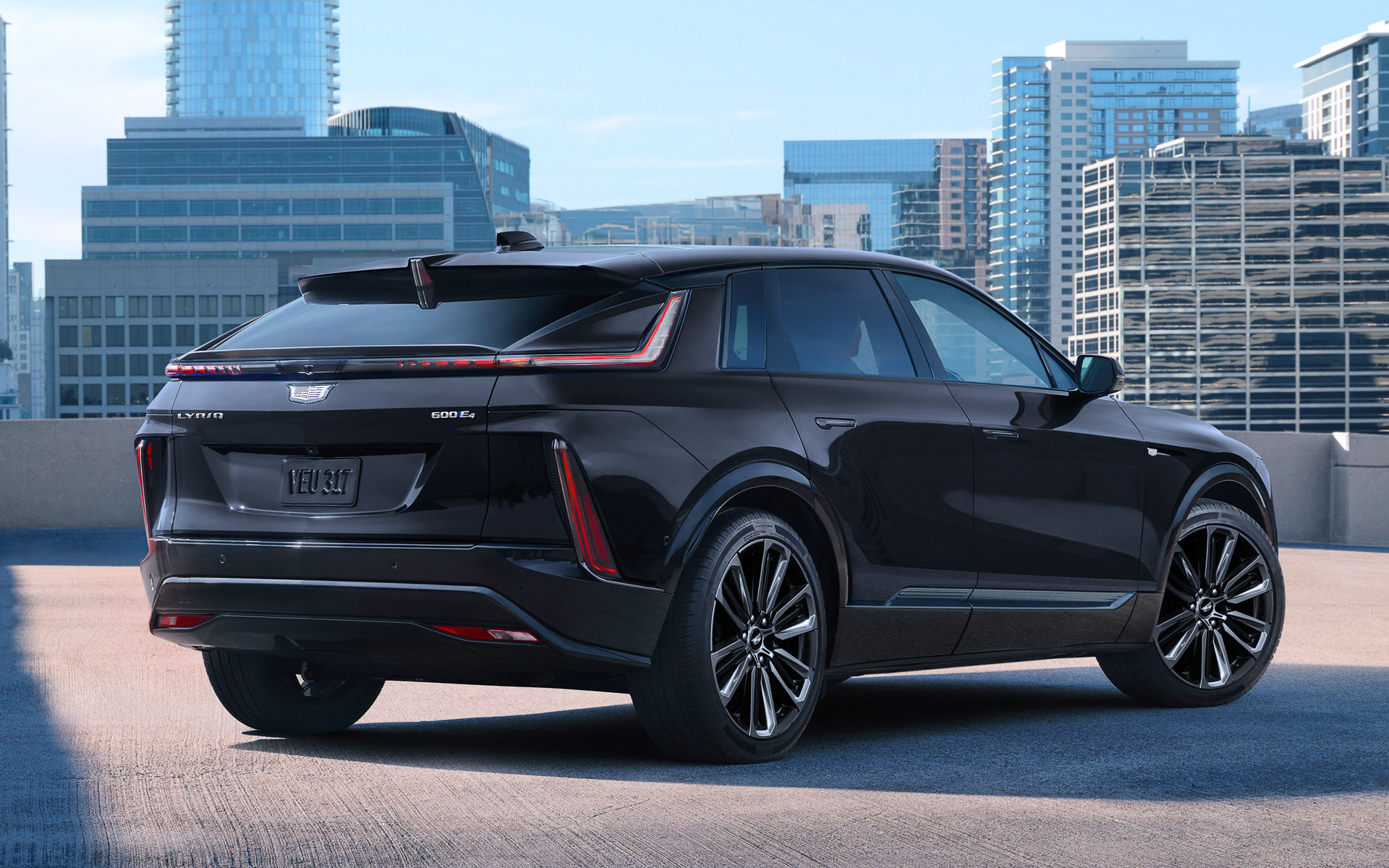 1967年式の「エルドラド」をモチーフとした縦型テールランプで120年以上に渡るキャデラックブランドの歴史を表現