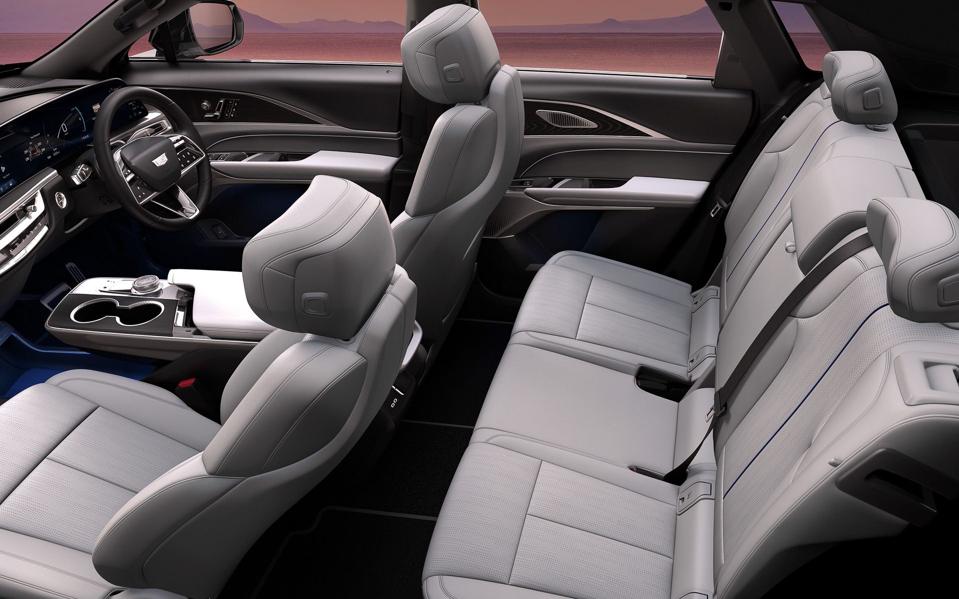 静粛性に優れるキャビンに加え、次世代のアクティブノイズキャンセレーションで快適性を高めている