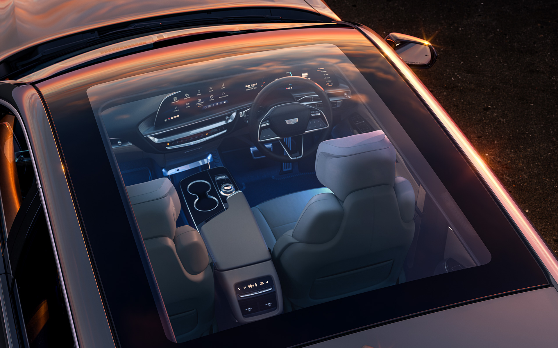 「パノラミック パワー サンルーフ」（電動サンシェード付）は25万円高のオプション装備