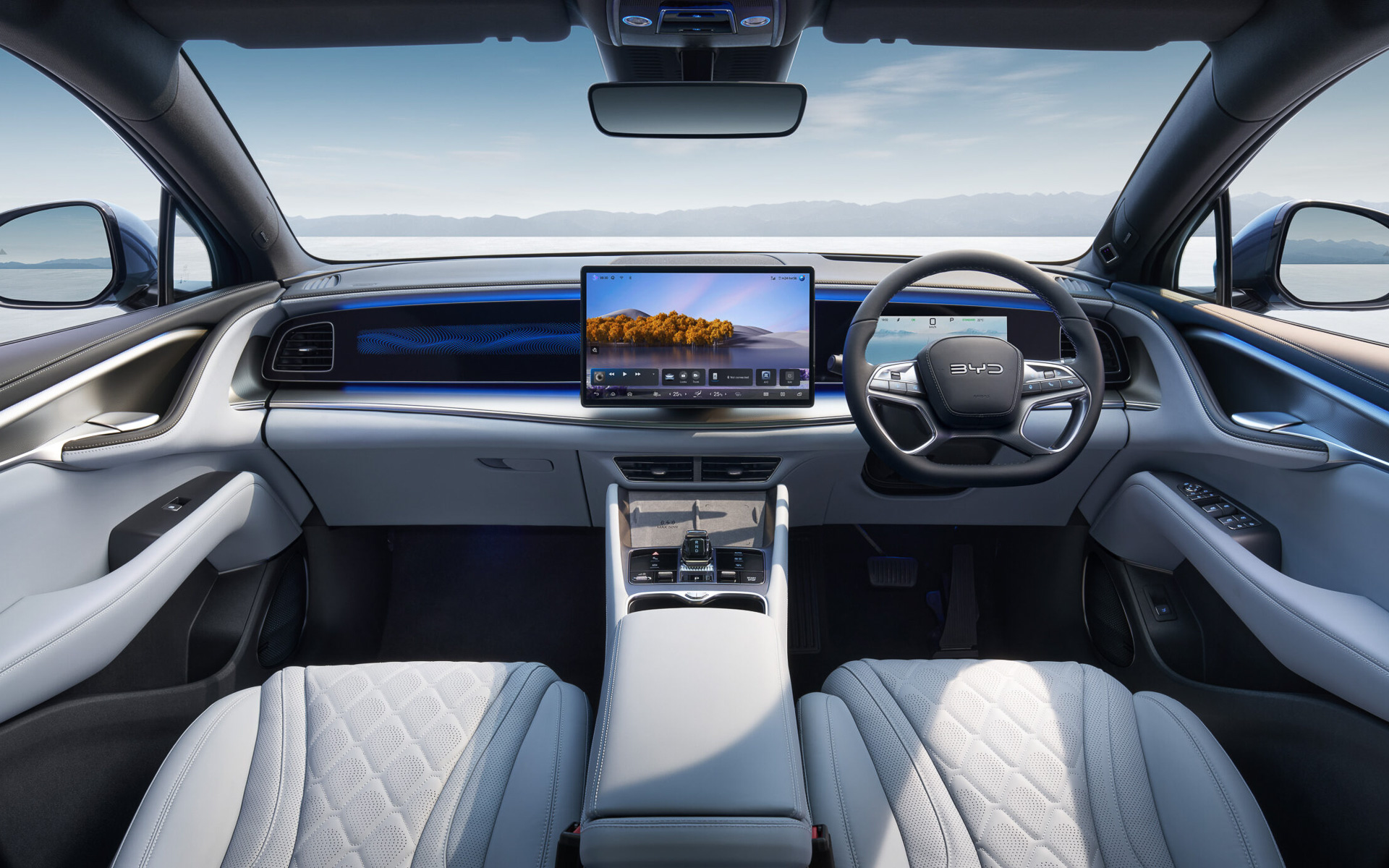 インパネ中央に回転可能な「15.6インチマルチタッチスクリーン」を設置