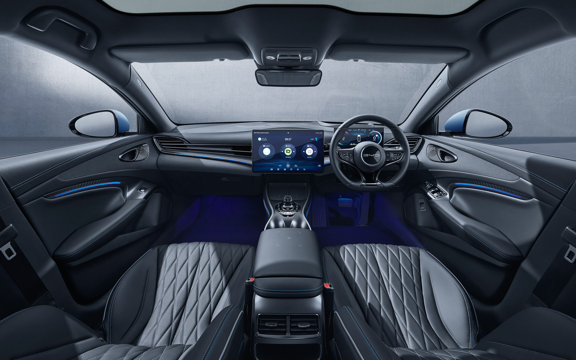 ギリシャ神話の海の神「タウマス」から着想を得た「タウマスブラック」を基調としたインテリア