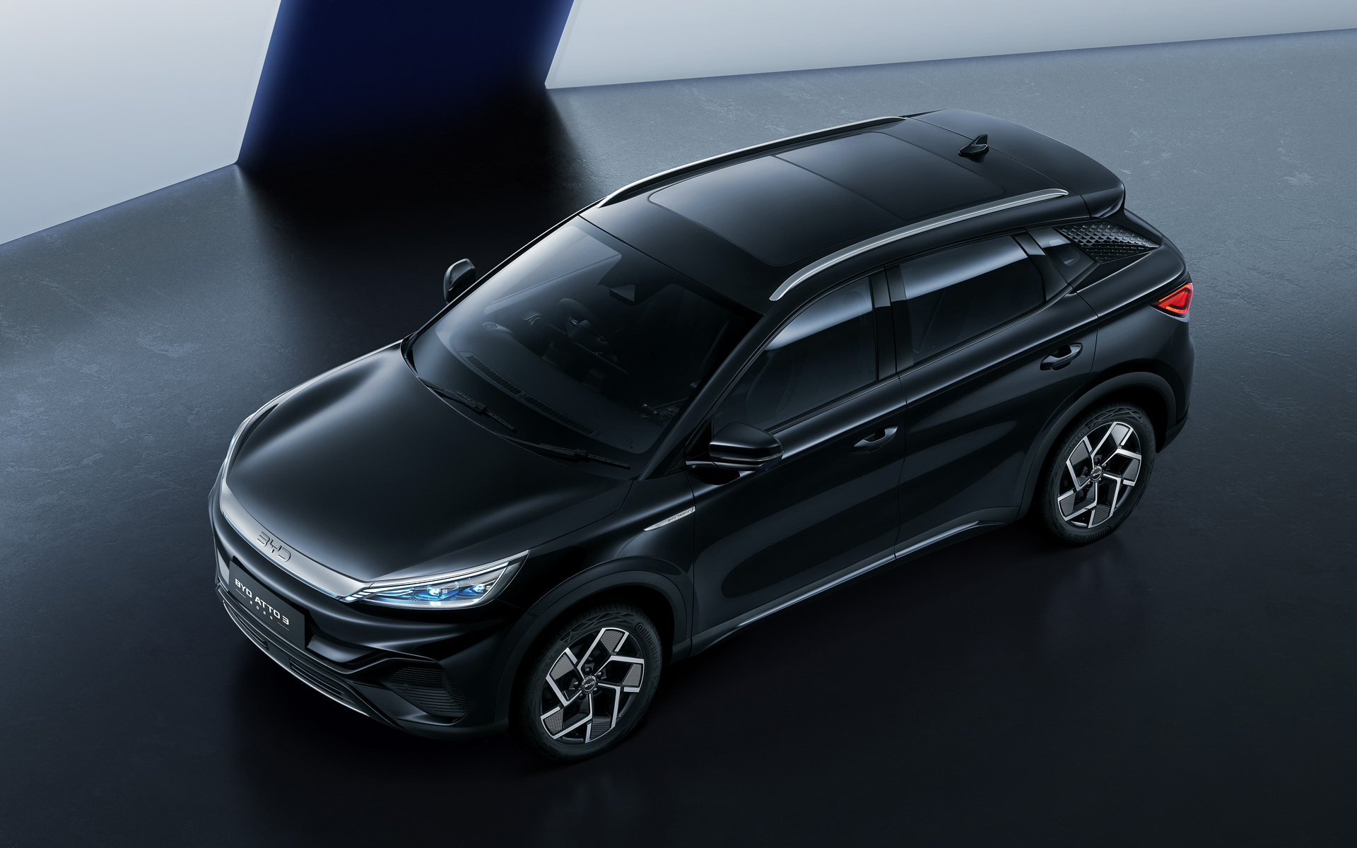 外観テーマは「近未来を予見させるしなやかなアスリート」