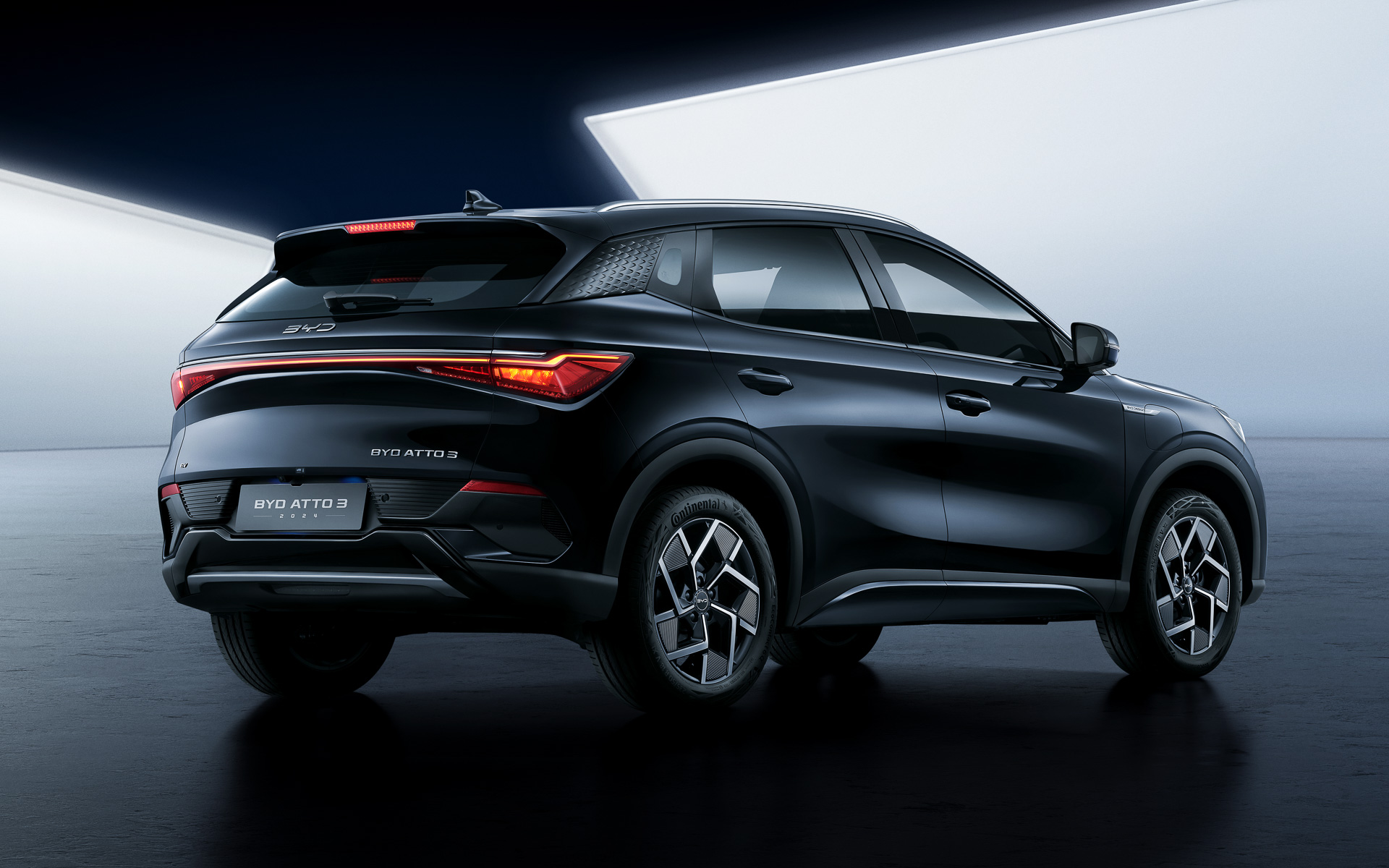 「銀鱗」を想起させる意匠をDピラーに施して個性を強調