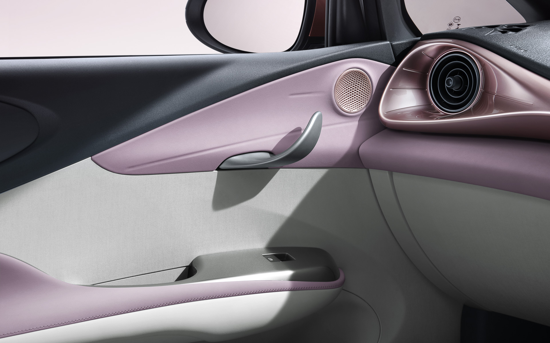 インナードアハンドルはイルカの胸びれを模した形状