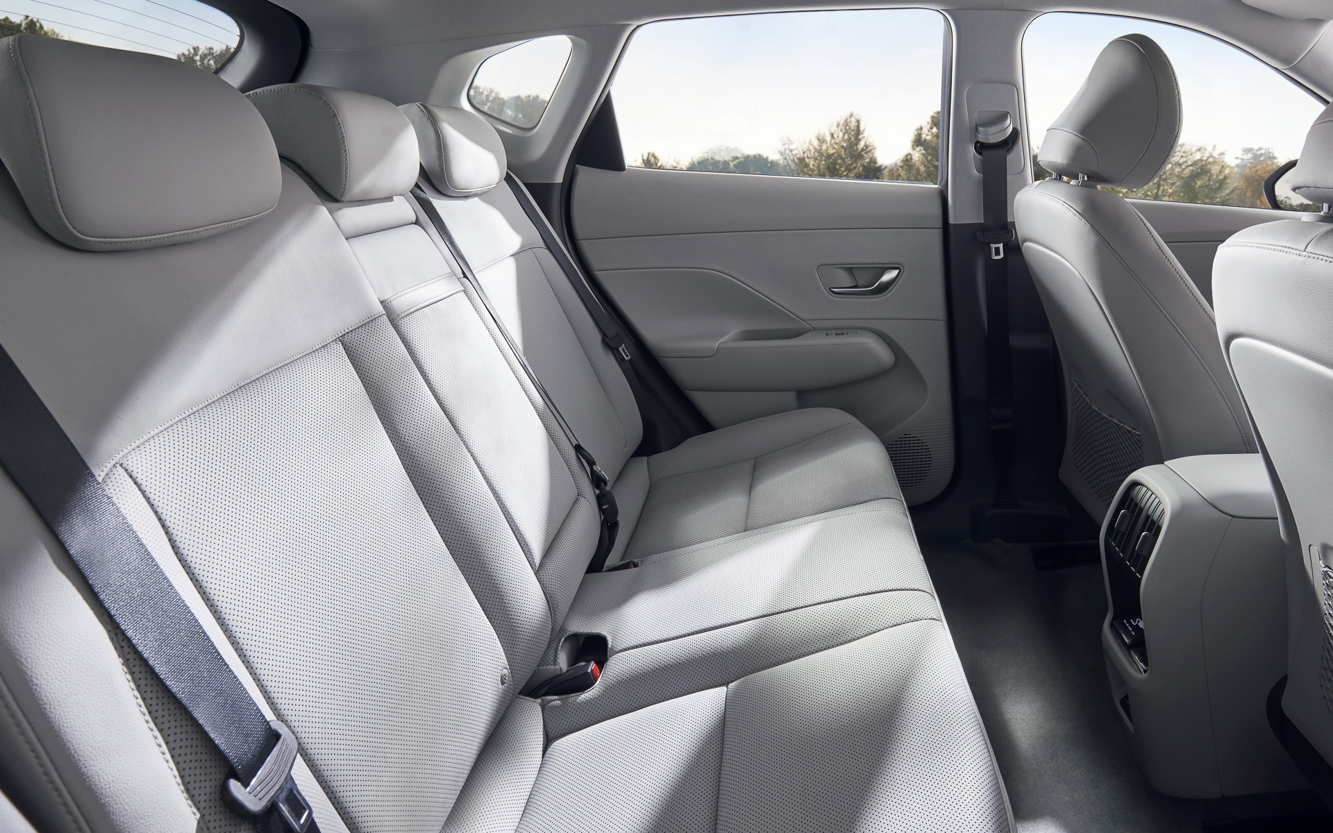 シート表皮はCasualとVoyageが合成皮革、LoungeとLounge Two-toneが本革となる