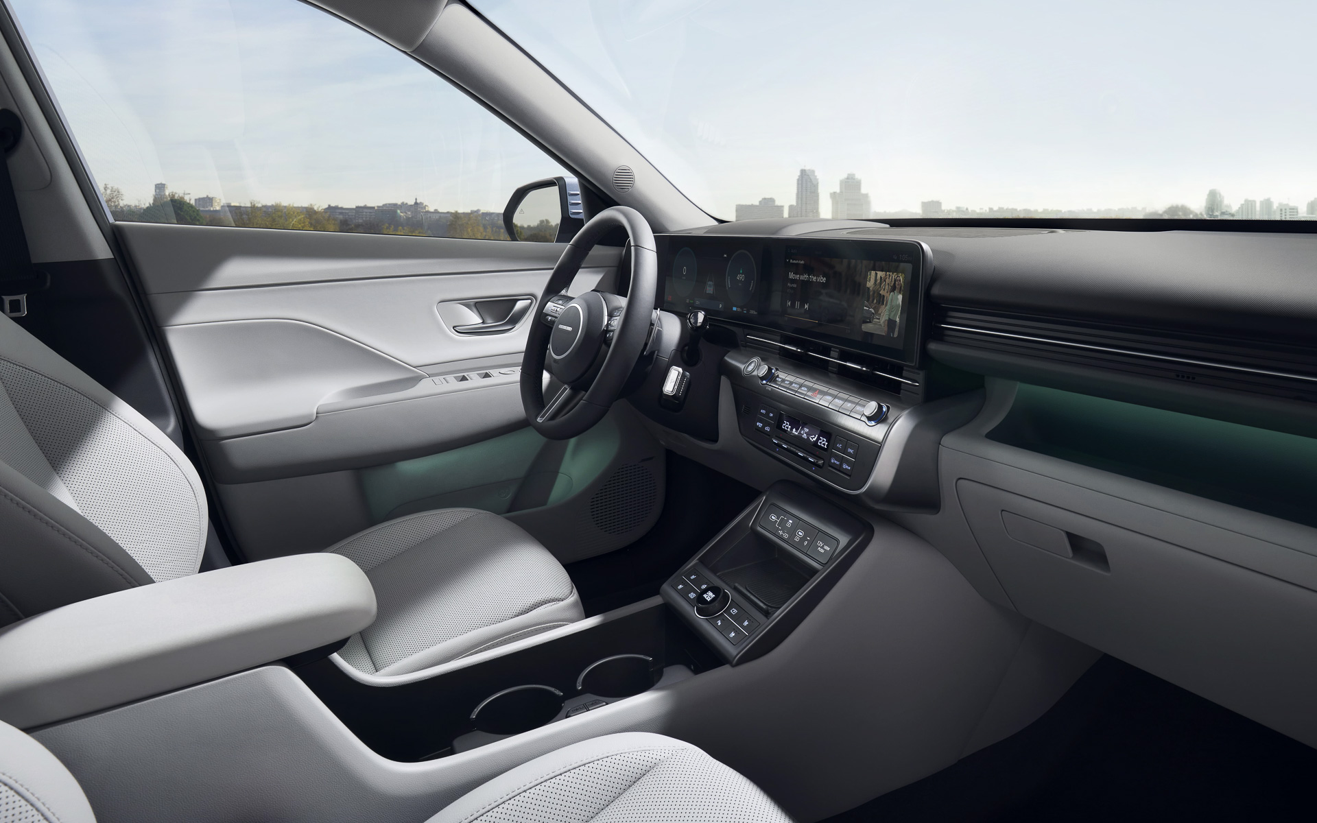 運転席前方のデジタルメーターとインフォテイメントシステムを一体型カバーガラスで連続させた「パノラマディスプレイ」を採用