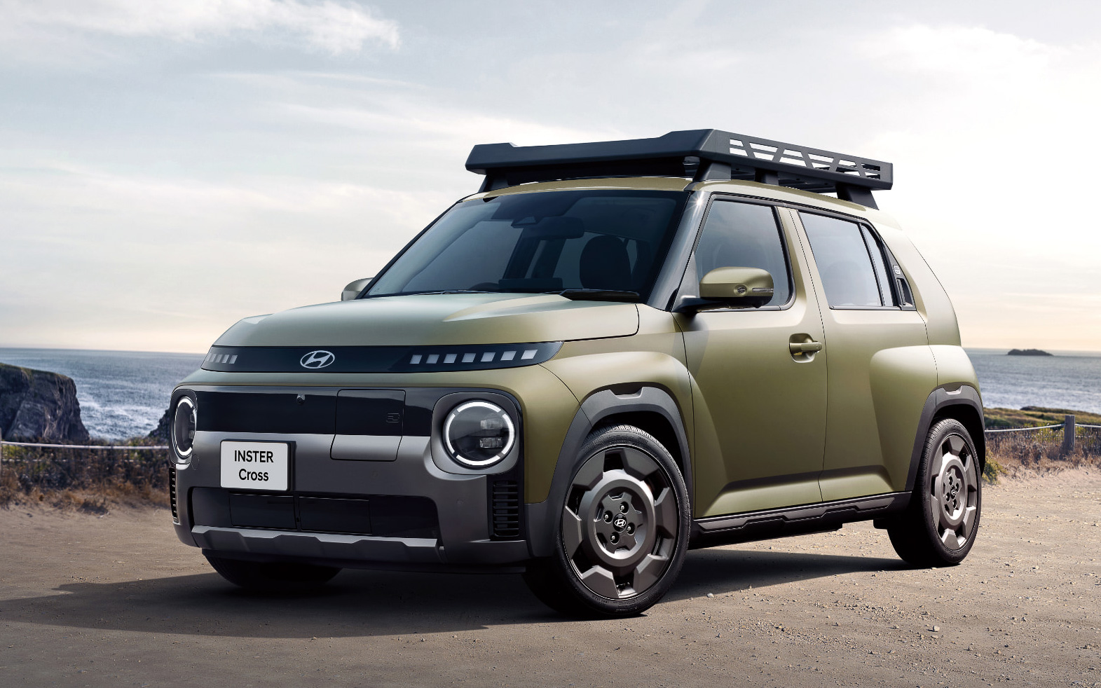 8月からラインアップに追加された「インスター Cross」