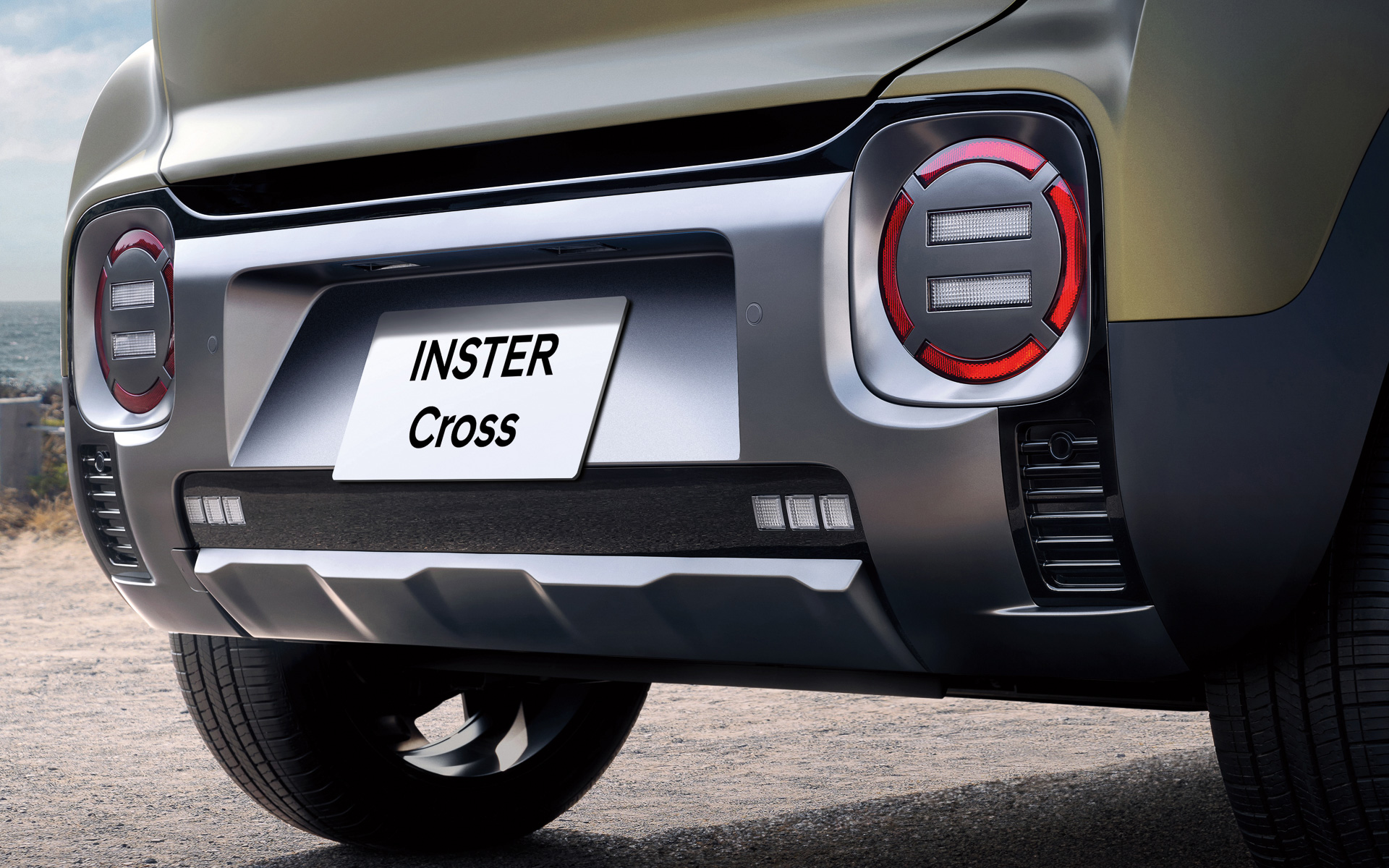 専用デザインの前後バンパーなどを装着してSUVのような力強さをアピール