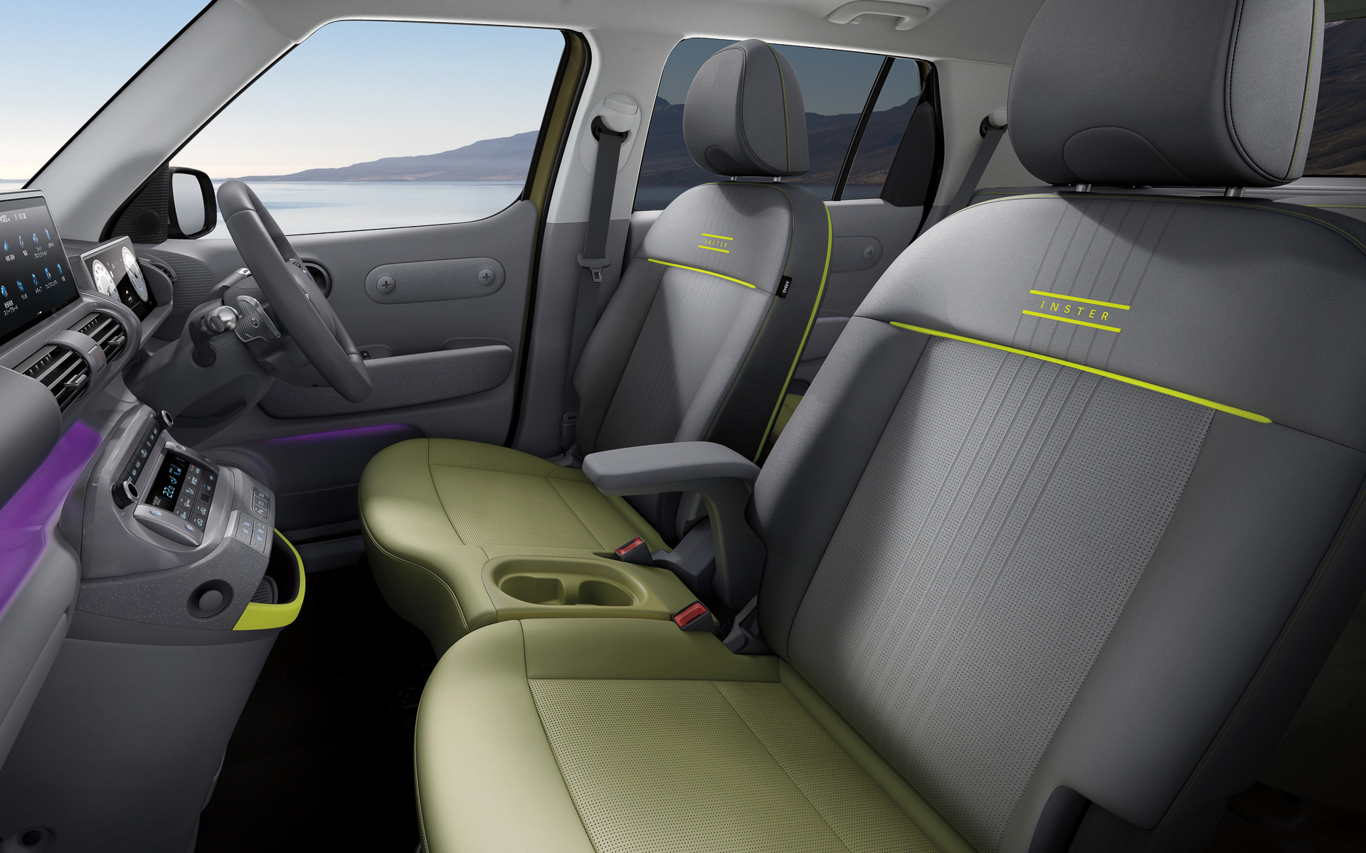 Crossでは個性をさらに際立たせた「ダークグレーライトカーキ」の内装色がオプション選択可能