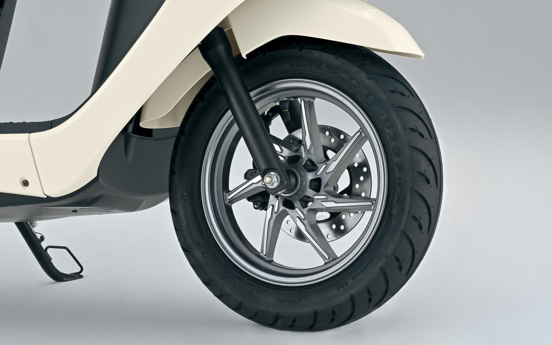 二輪BEV世界戦略車第1弾となるスクーター「e-Address」