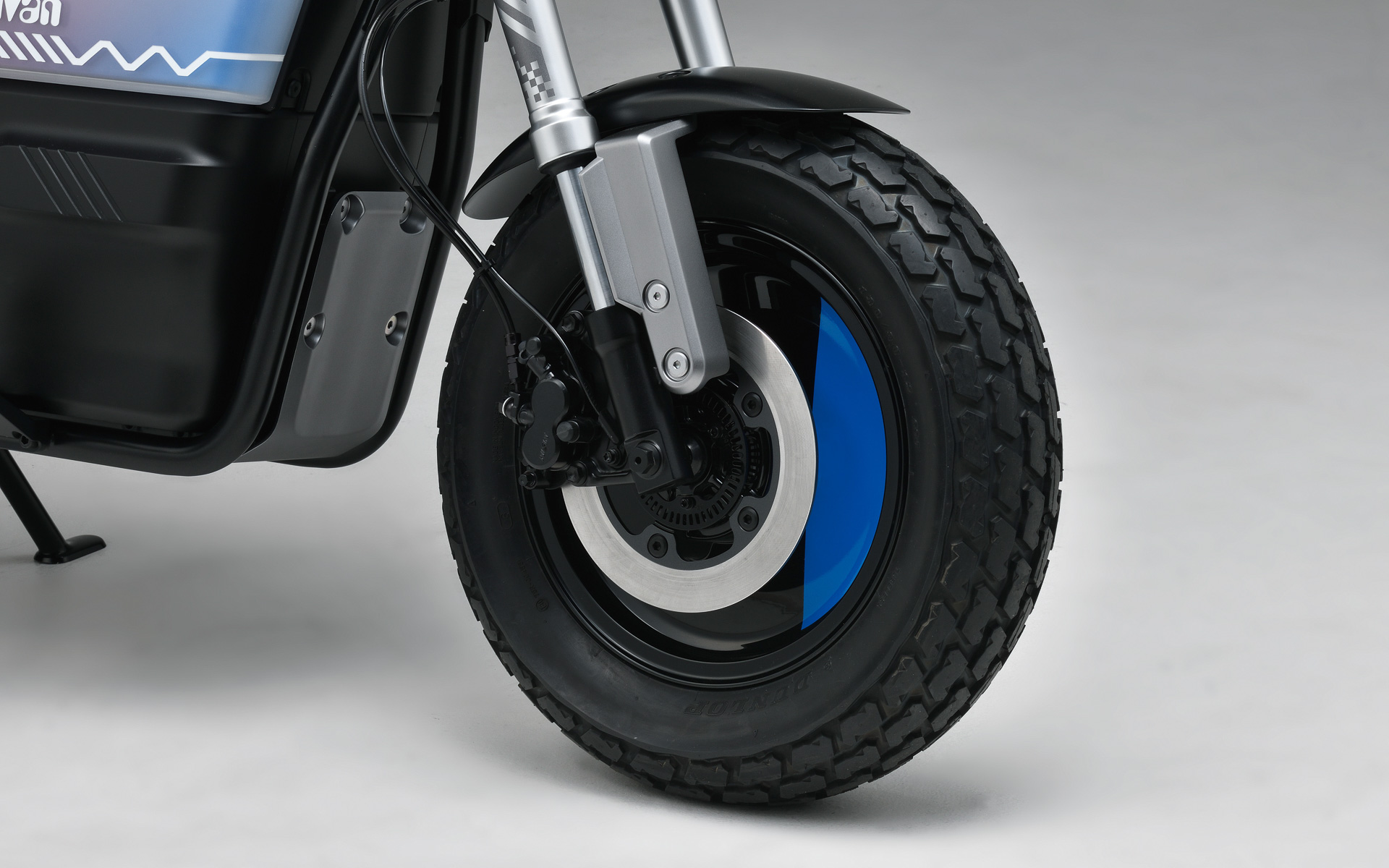 「e-VanVan」のボディサイズは1810×825×1050mm（全長×全幅×全高）