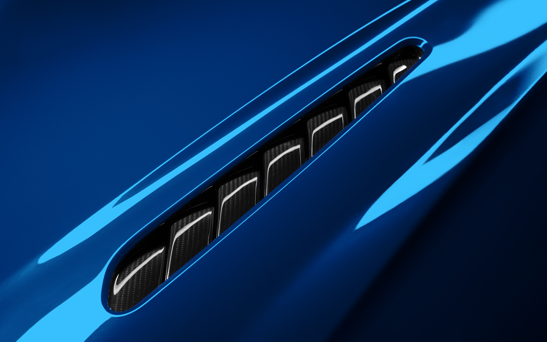 ボンネットに設けられた廃熱ダクト