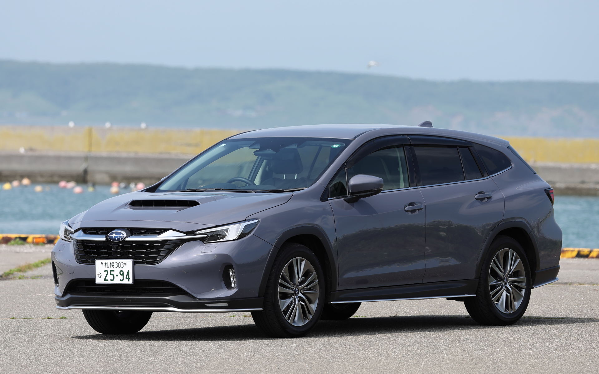 レヴォーグ レイバック Limited EX。価格は399万3000円（写真のアステロイドグレー・パールは3万3000円高）。ボディサイズは4770×1820×1570mm（全長×全幅×全高）、ホイールベースは2670mm