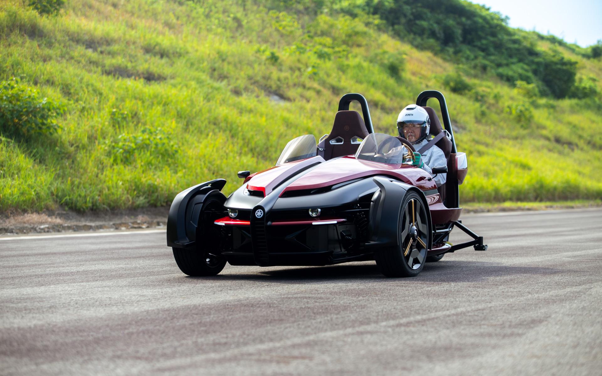 TRICERA proto（トライセラ プロト：参考出展車）※プロトモデルによる走行