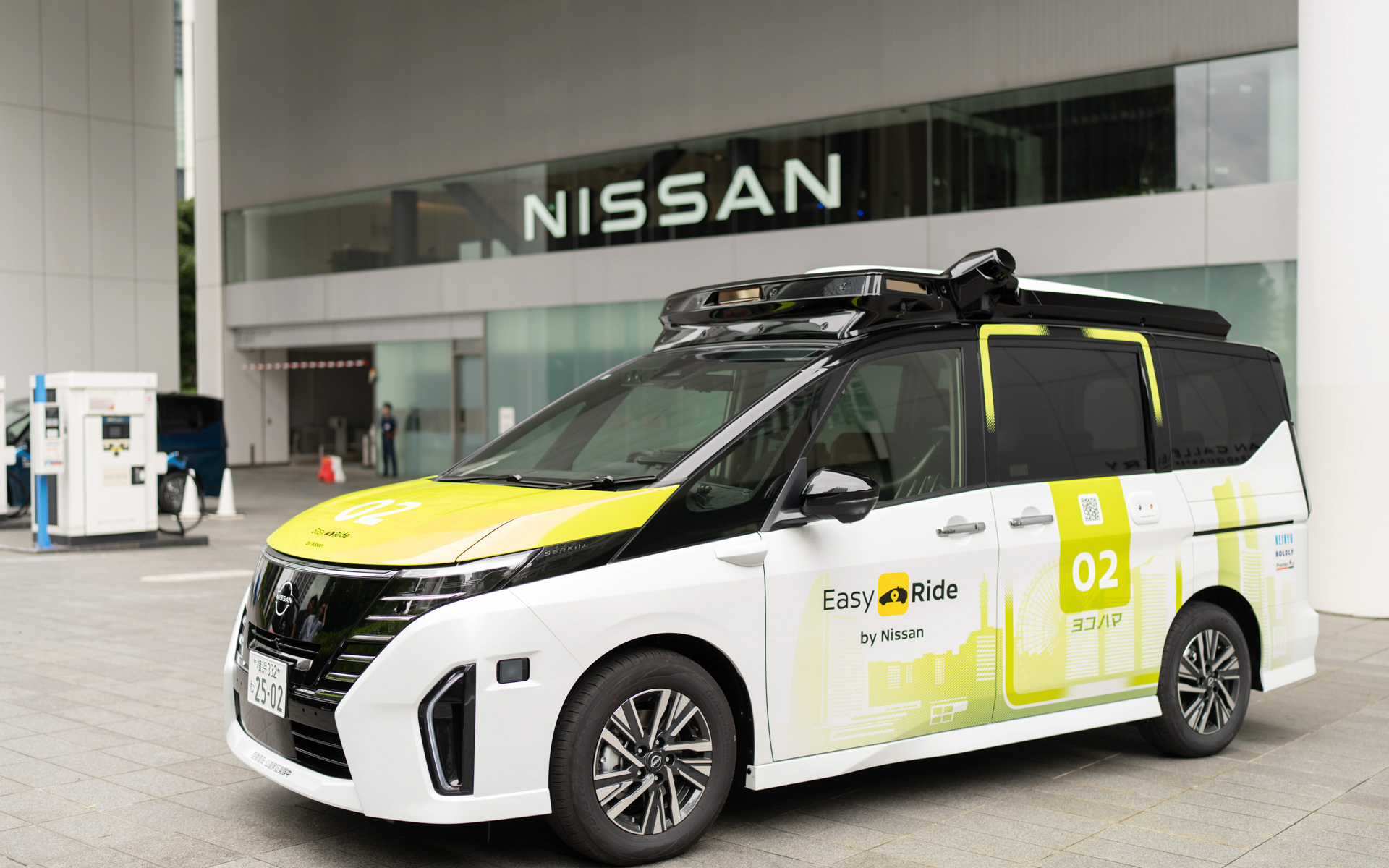 セレナをベースとした自動運転モビリティサービス車両のプロトタイプ