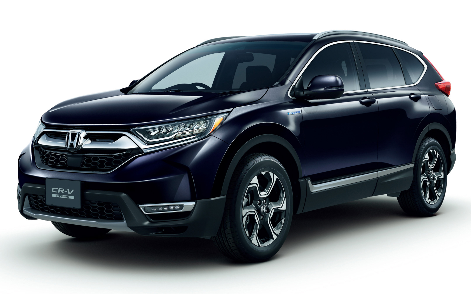 5代目CR-V（2016年）は、CR-V初のハイブリッドモデルを設定。ホンダの2モーターハイブリッドシステム「SPORT HYBRID i-MMD」を搭載した環境対応モデルとして、新たな歴史をスタート。さらに日本では、CR-Vとして初めて「Honda SENSING（ホンダ センシング）」を全グレードに標準装備し、安全・安心装備を充実させた。2018年にはグローバル累計販売1000万台を達成した