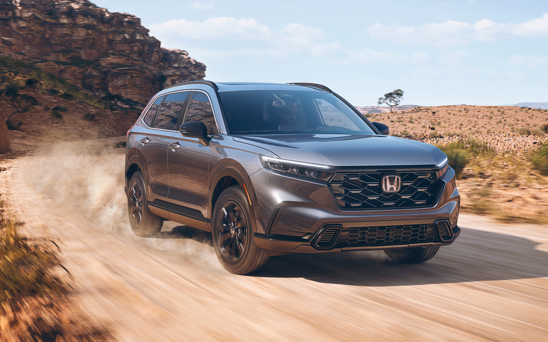 6代目CR-V（2022年）は、力強く洗練されたデザインと拡大された室内空間に加え、2モーターのe:HEVによる力強い走りで、北米・中国を中心に多くのユーザーから支持されている