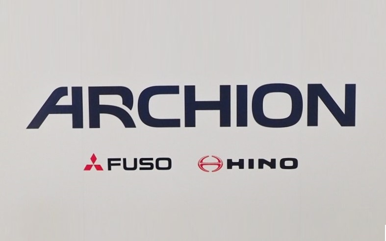 三菱ふそうと日野自動車が統合する新持株会社は「ARCHION（アーチオン）」と発表された
