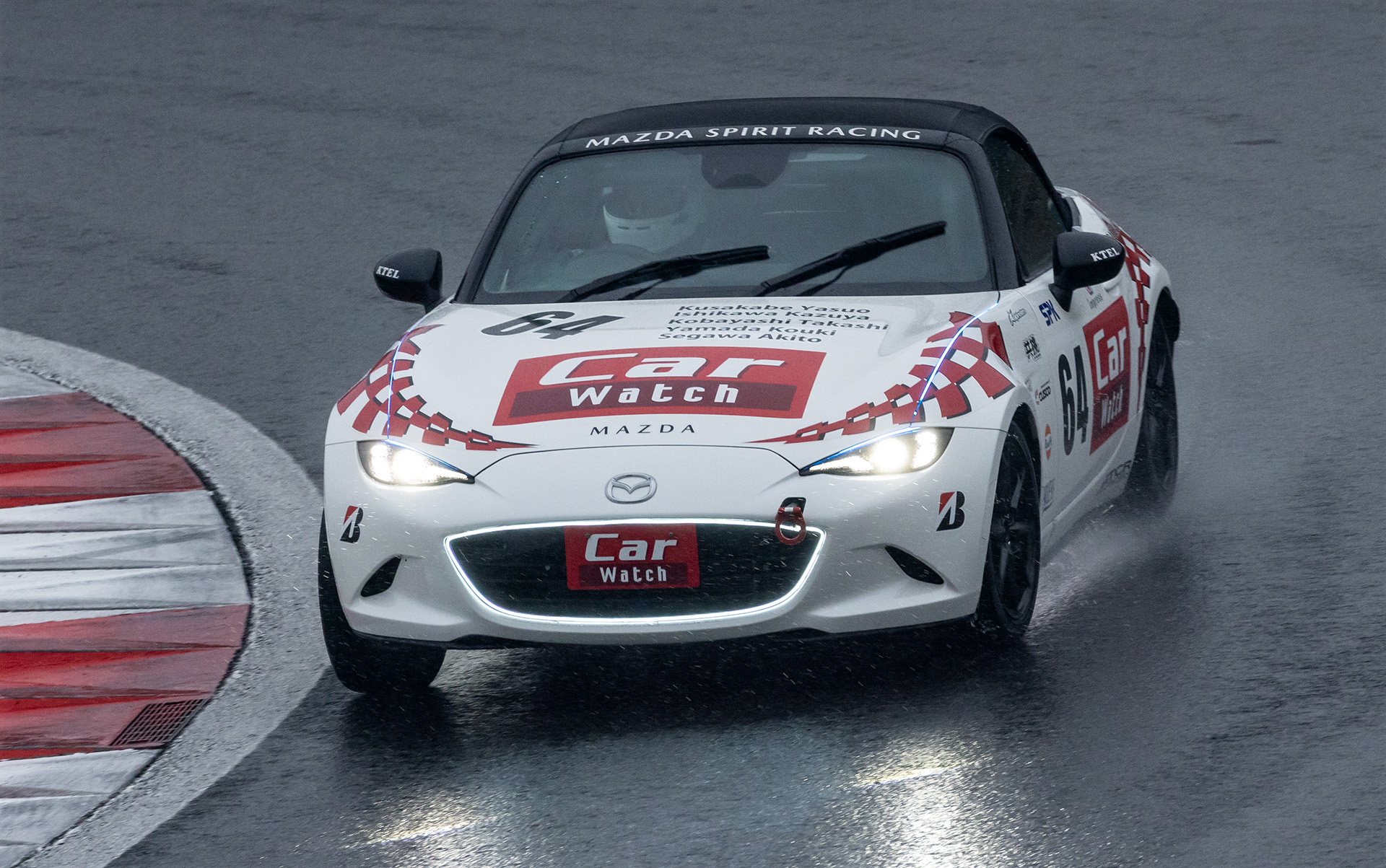 チームCarWatchの64号車CarWatchロードスター