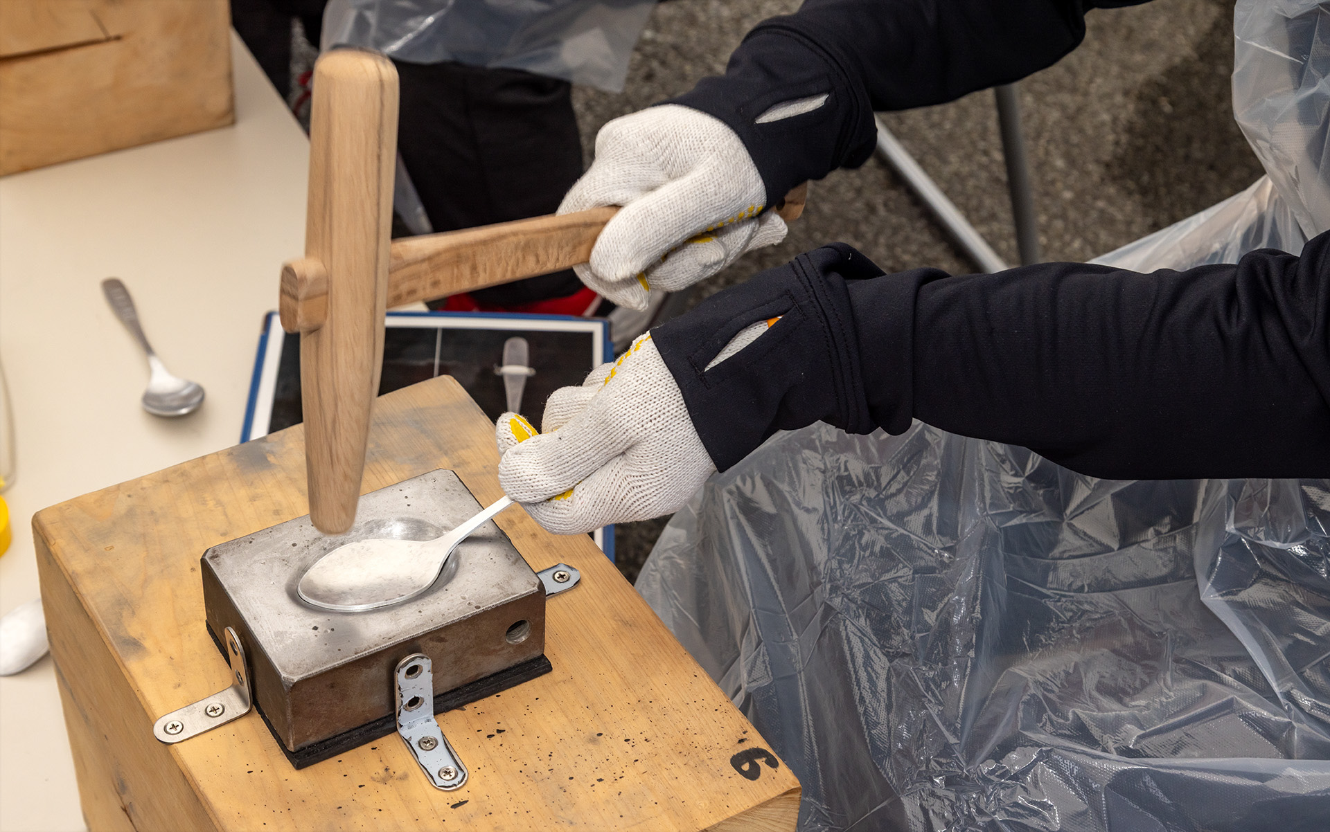 スプーンを叩き出しで作成