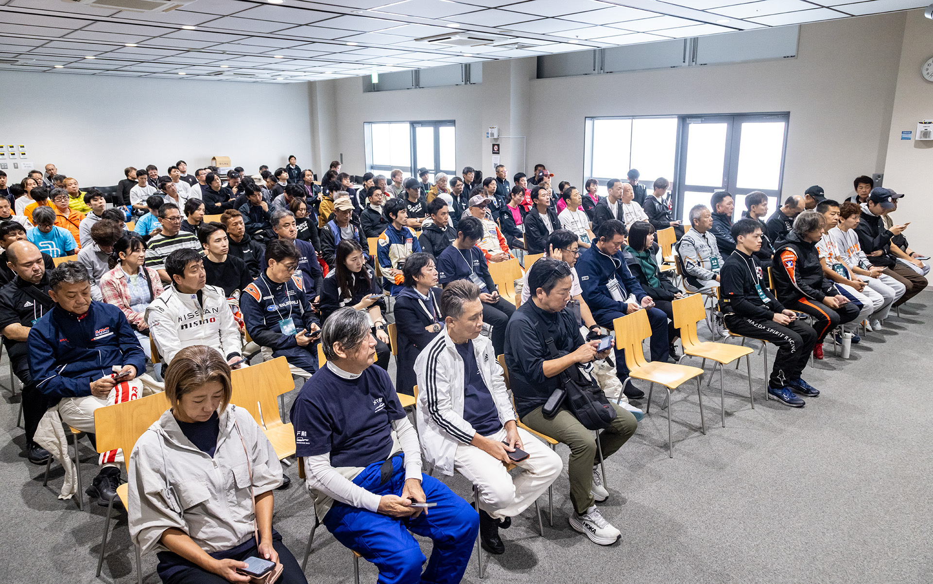 ドライバーズミーティング中