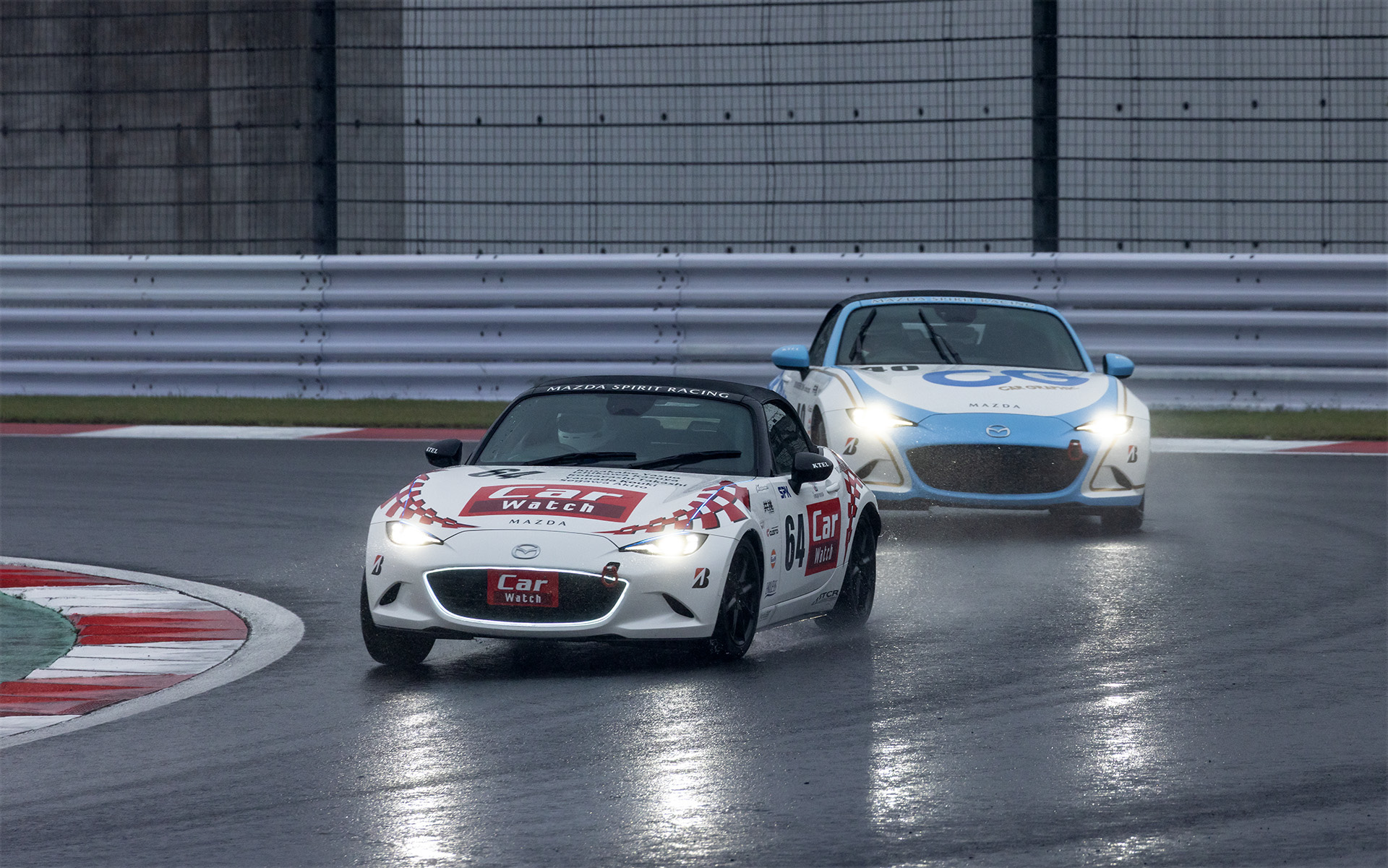 ウェットのなかを周回を重ねる