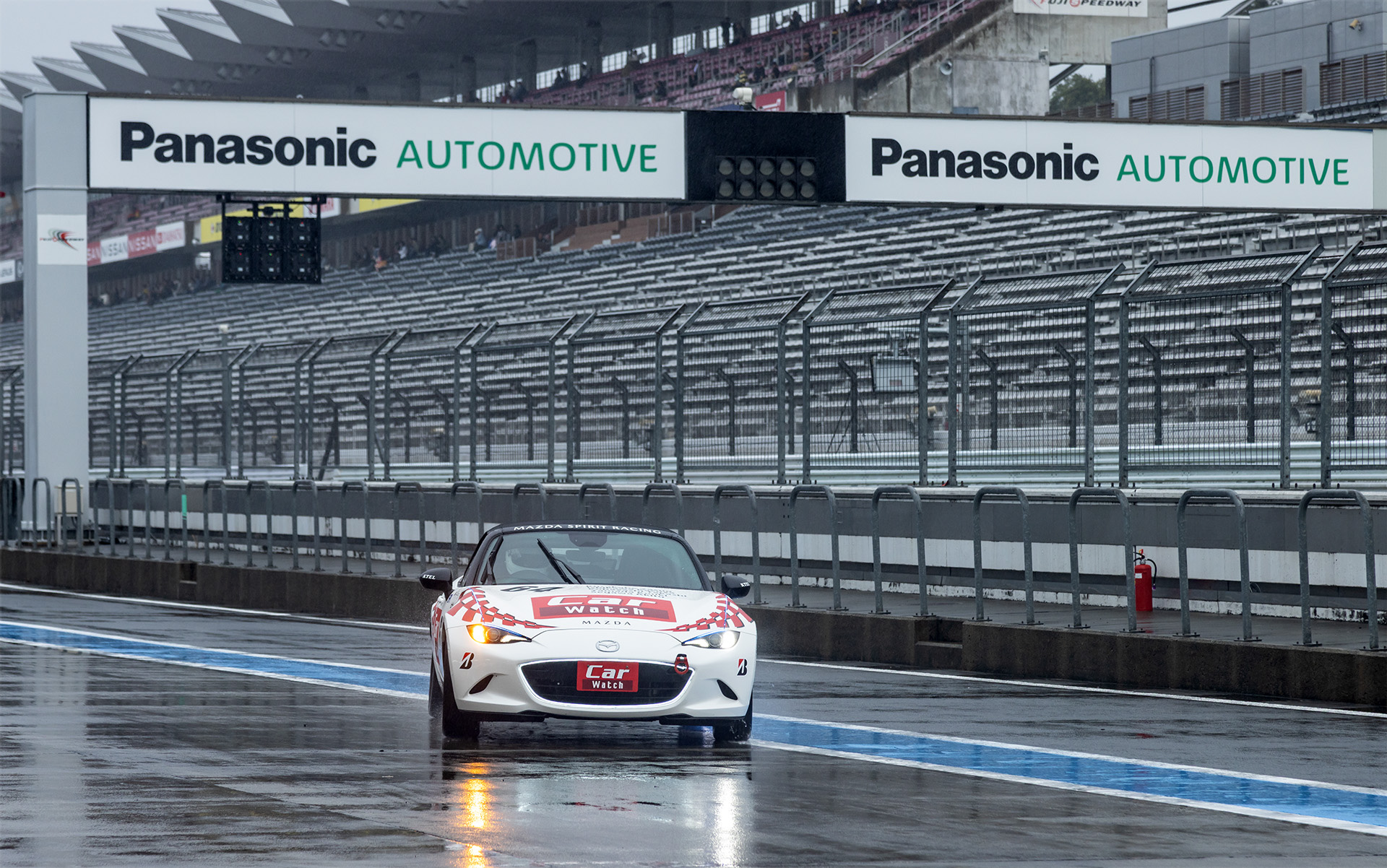 ドライバー交代でピットへ