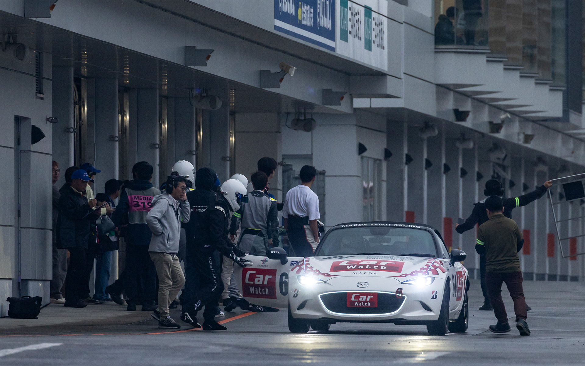 日下部氏が走行を終え、第3ドライバーの瀬川氏へ交代