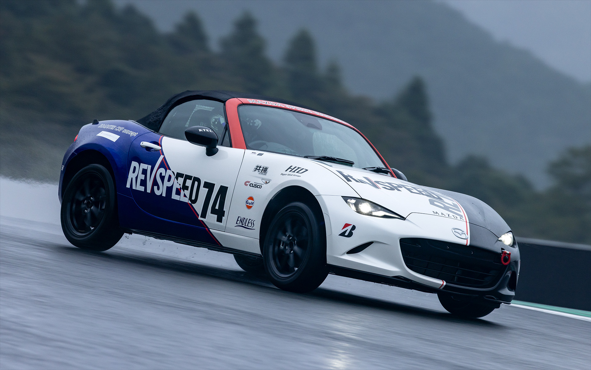 優勝したレブスピード『R会』ロードスター