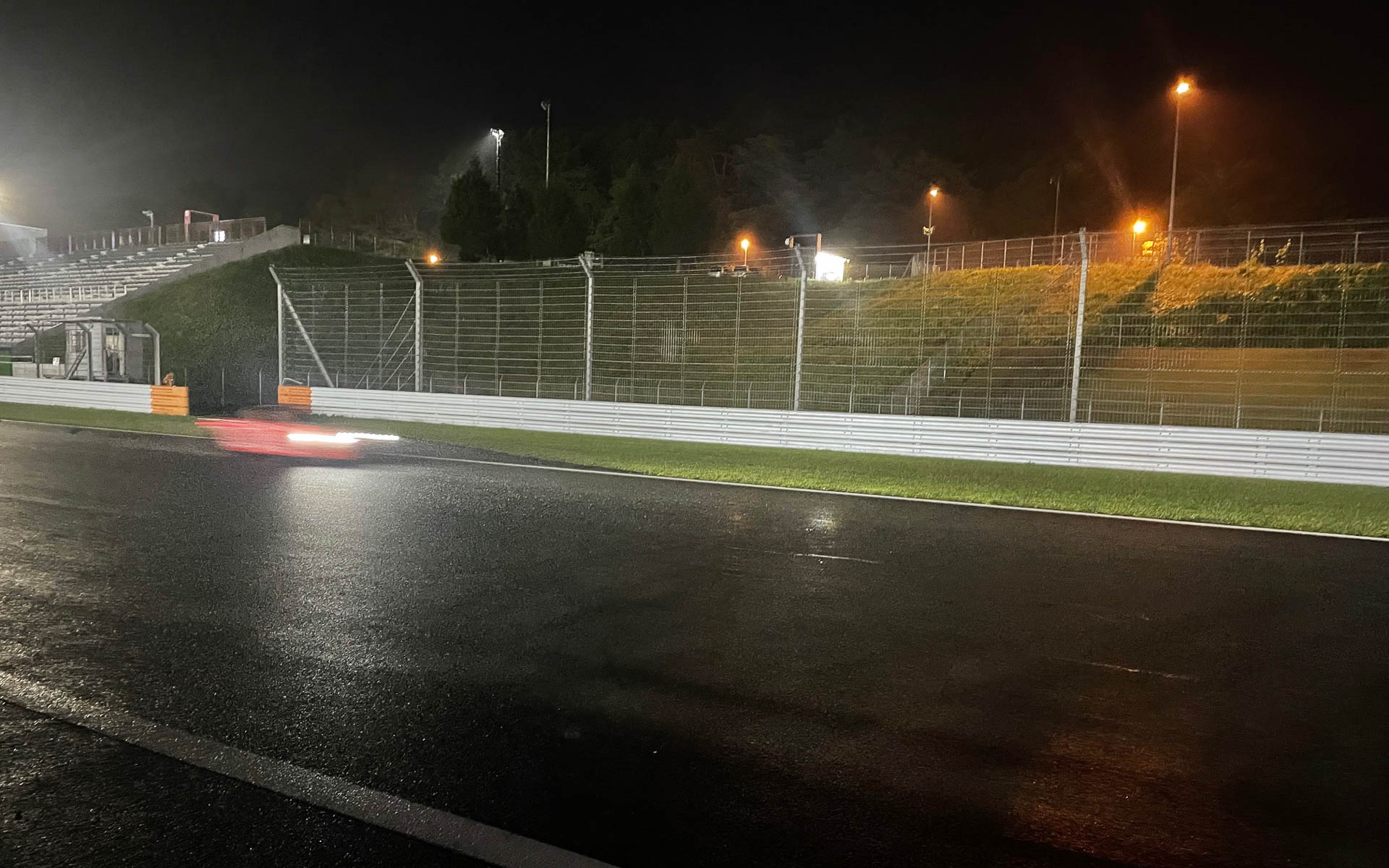 午後6時、3時間耐久のメデ耐は日が暮れて暗闇に包まれた中でフィニッシュした。皆さんお疲れさまでした