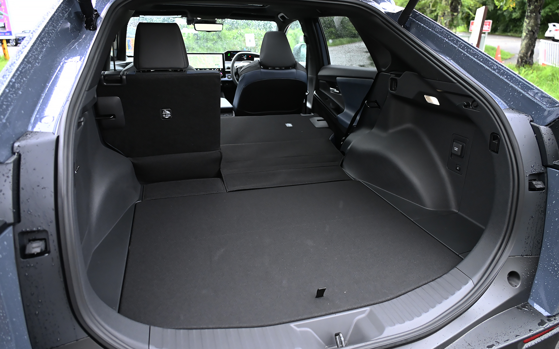 6：4分割可倒リアシートでアレンジ可能