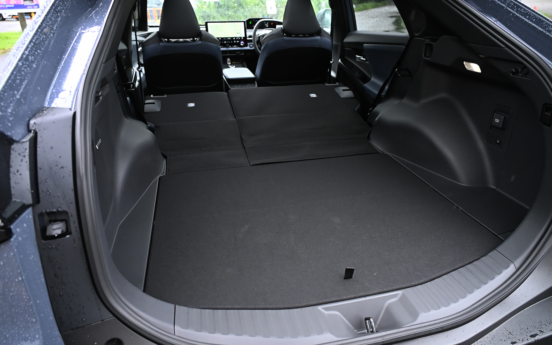 6：4分割可倒リアシートでアレンジ可能