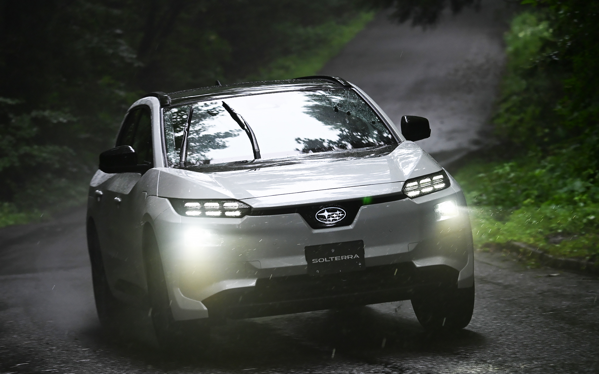 モードを変更すればスムーズな身のこなしも可能