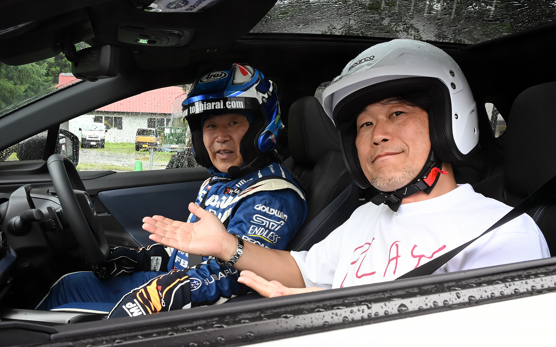 ラリードライバー新井敏弘氏による新型ソルテラの同乗走行や群サイのタイムアタックも行なわれた