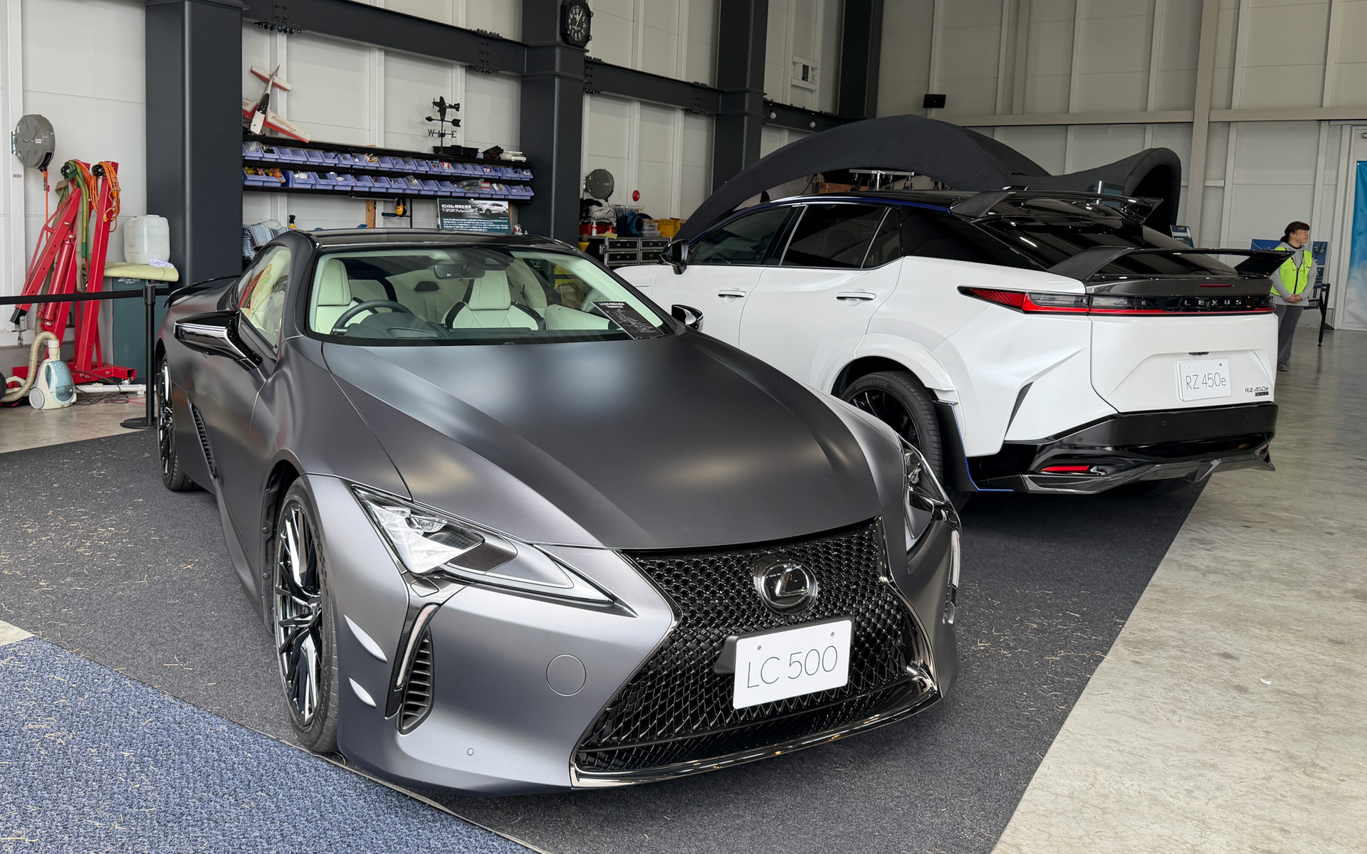 レクサスがブース展示