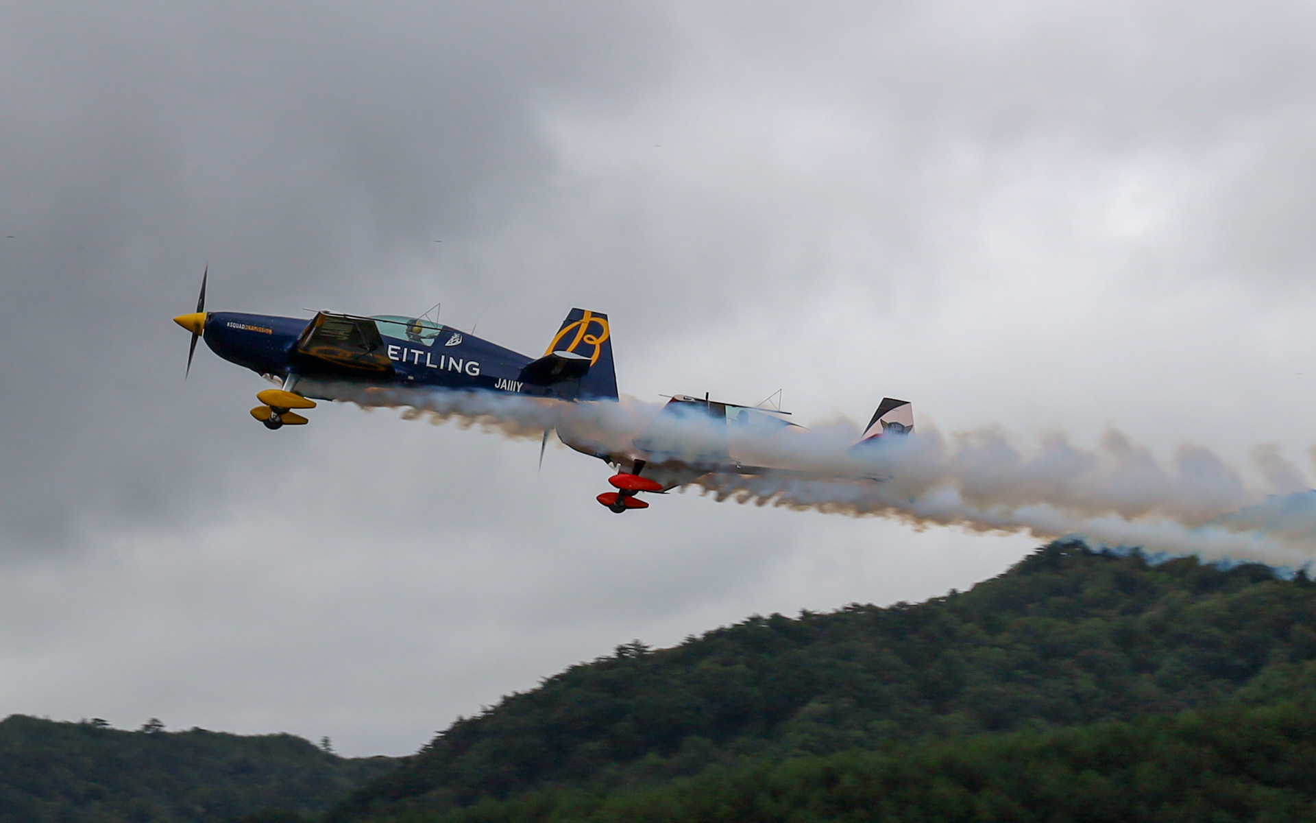 室屋選手とデリュー選手の共演によるオープニングのフライト