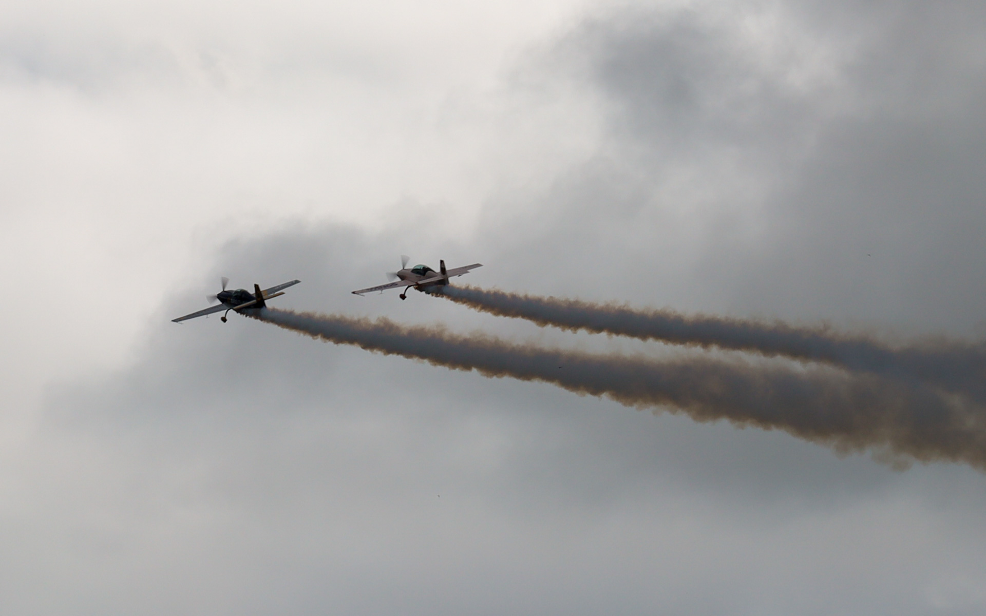 室屋選手とデリュー選手の共演によるオープニングのフライト