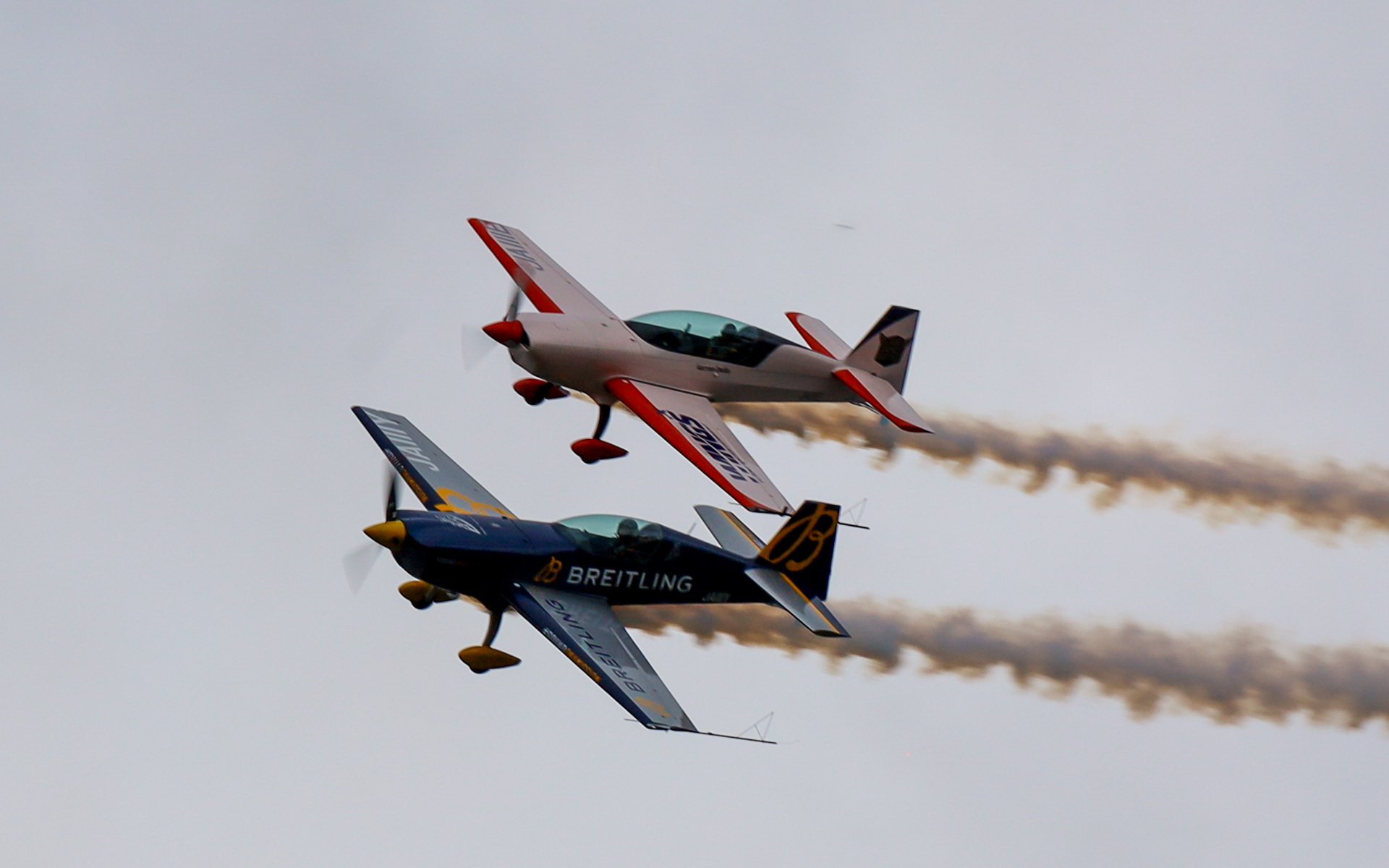 室屋選手とデリュー選手の共演によるオープニングのフライト