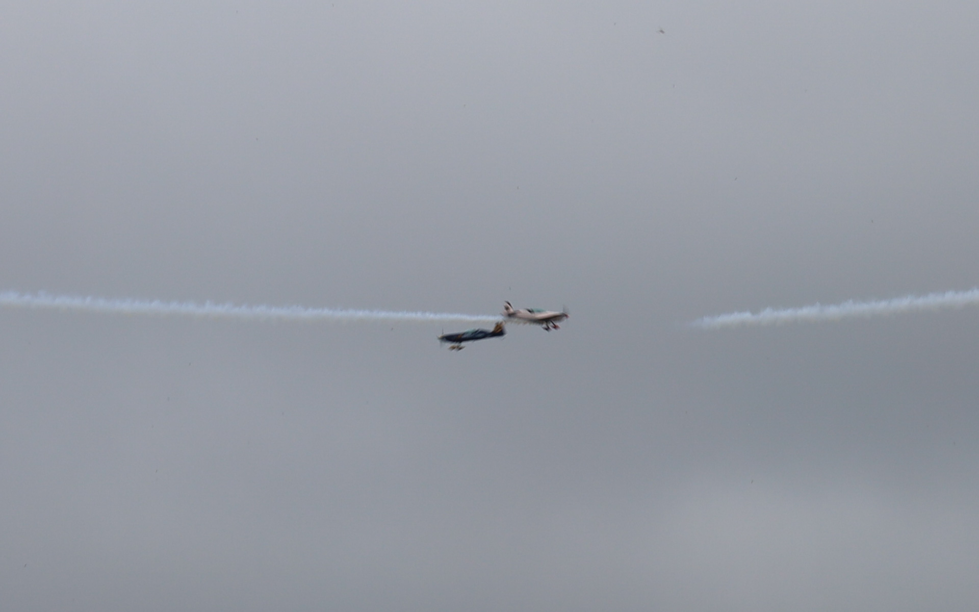 室屋選手とデリュー選手の共演によるオープニングのフライト