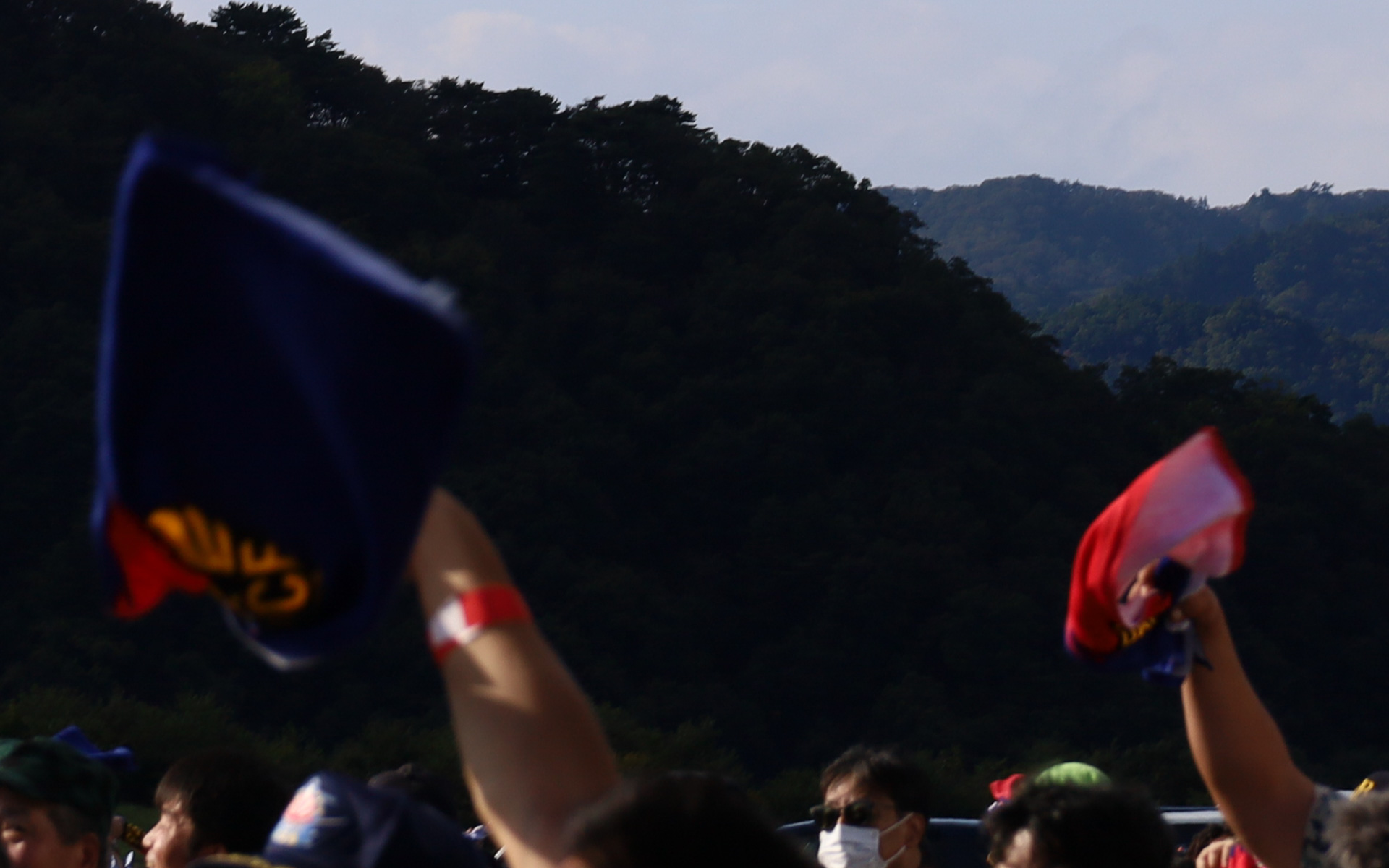 タオルの色で勝者に投票するオーディエンスジャッジ