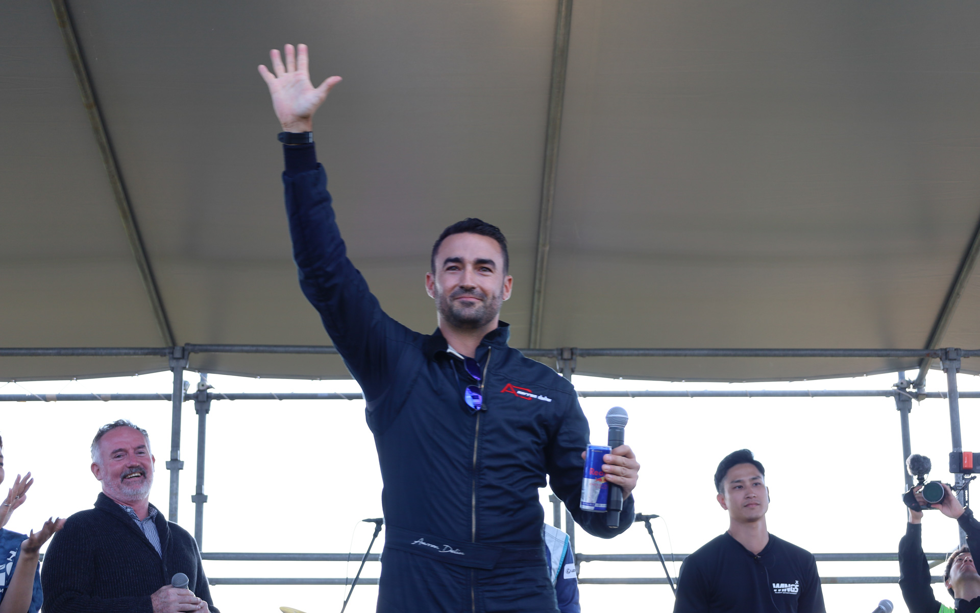 「エアダンスバトル」はデリュー選手が勝利