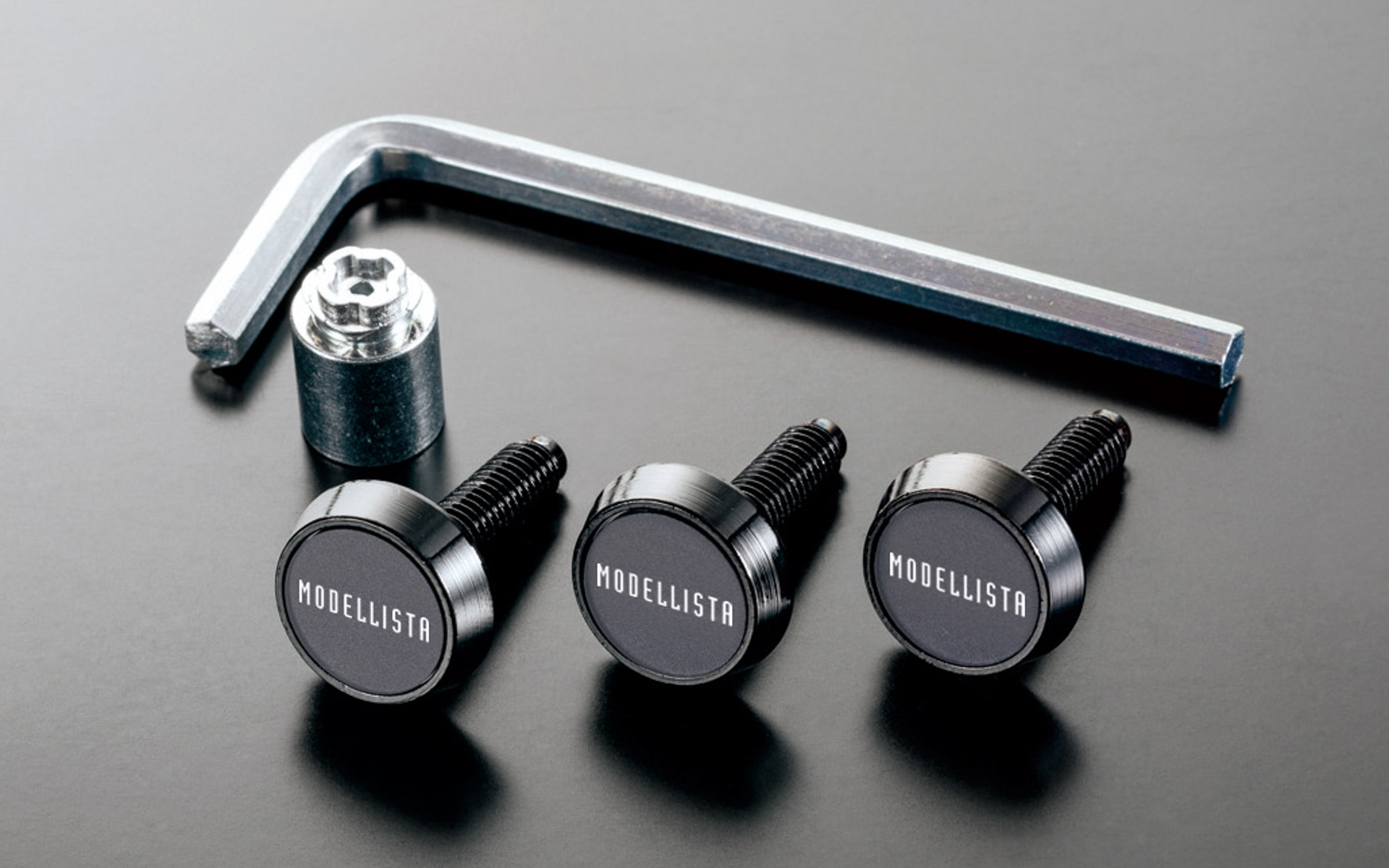 ナンバープレートの盗難を防止するセキュリティ付きナンバープレートボルト。価格は6050円