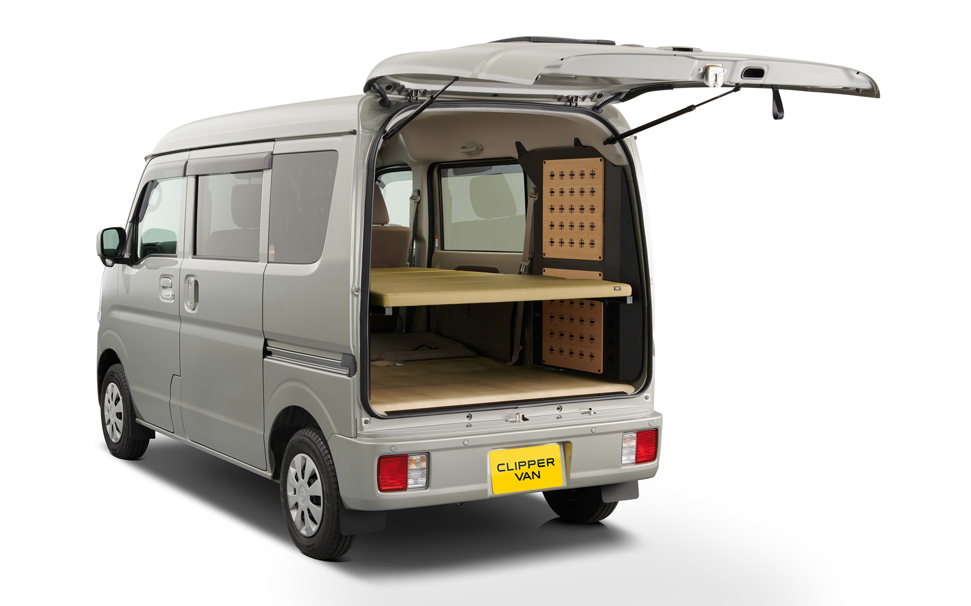 クリッパーバン「マルチラック」（ベッドマット付車）