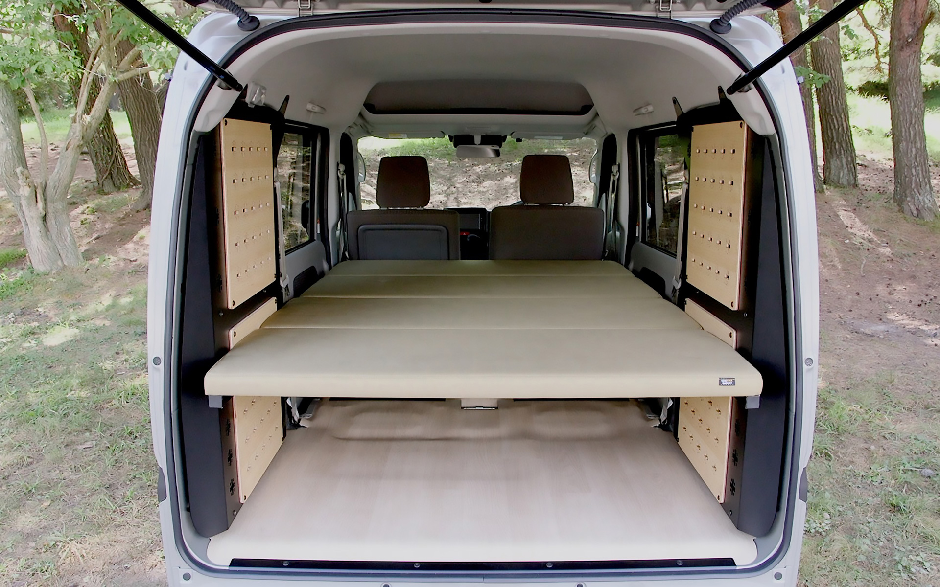 マルチラック（ベッドマット付車）