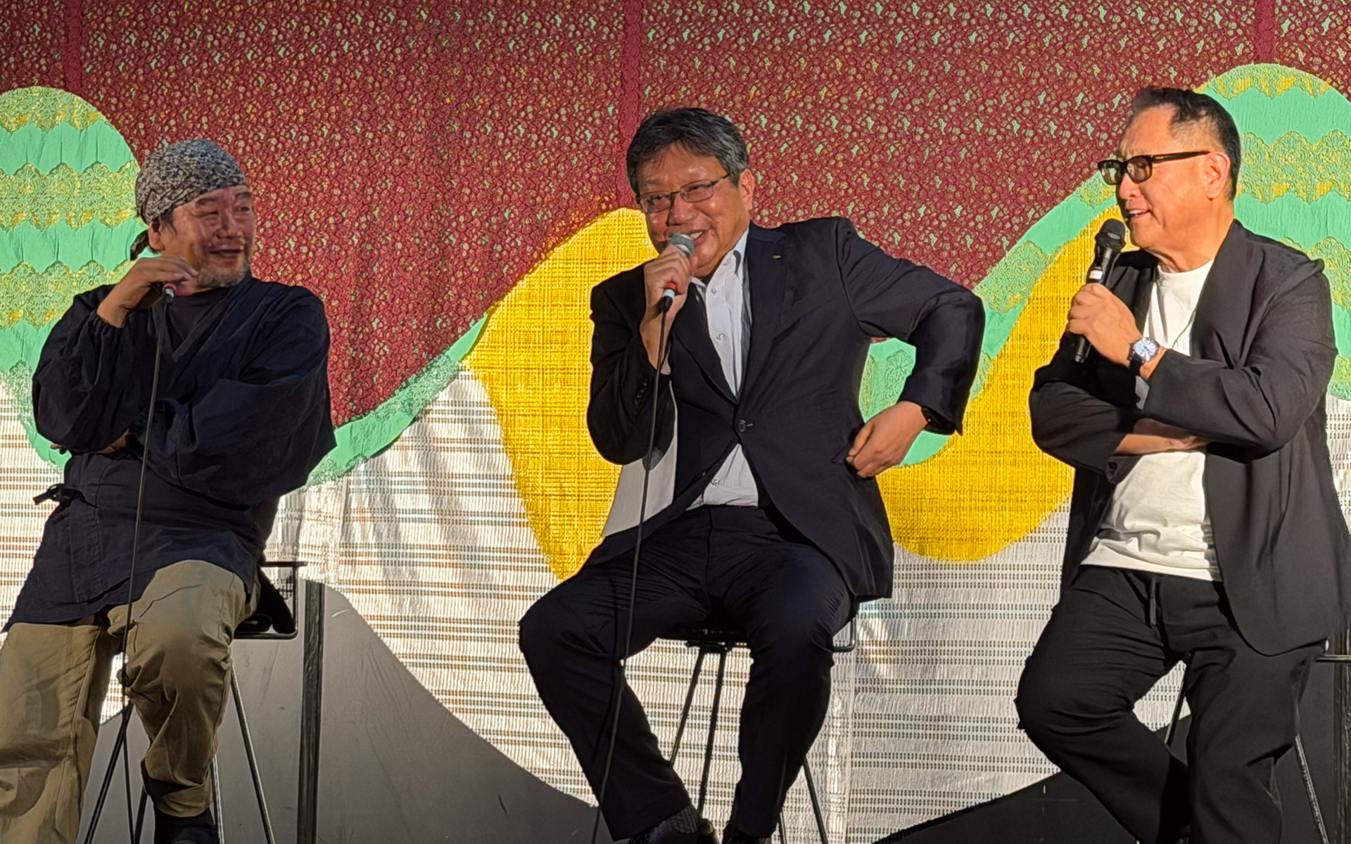 第1回京都駅ビル芸術祭で行なわれたモノ作りに関する鼎談。左から中川木工芸 中川周士氏、ダイハツ工業 代表取締役副社長 星加宏昌氏、トヨタ自動車 豊田章男会長