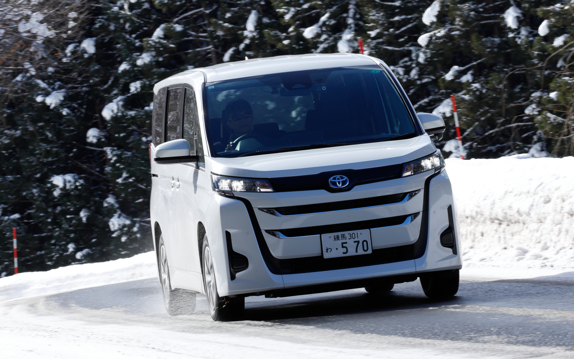 雪道では想像以上に路面にグリップする感覚が高い